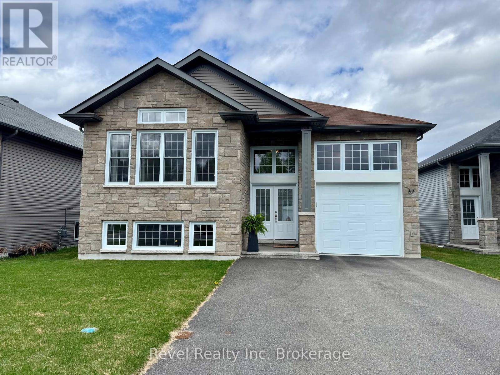 North Bay (ferris), ON P1A0G6,32 TRILLIUM DRIVE