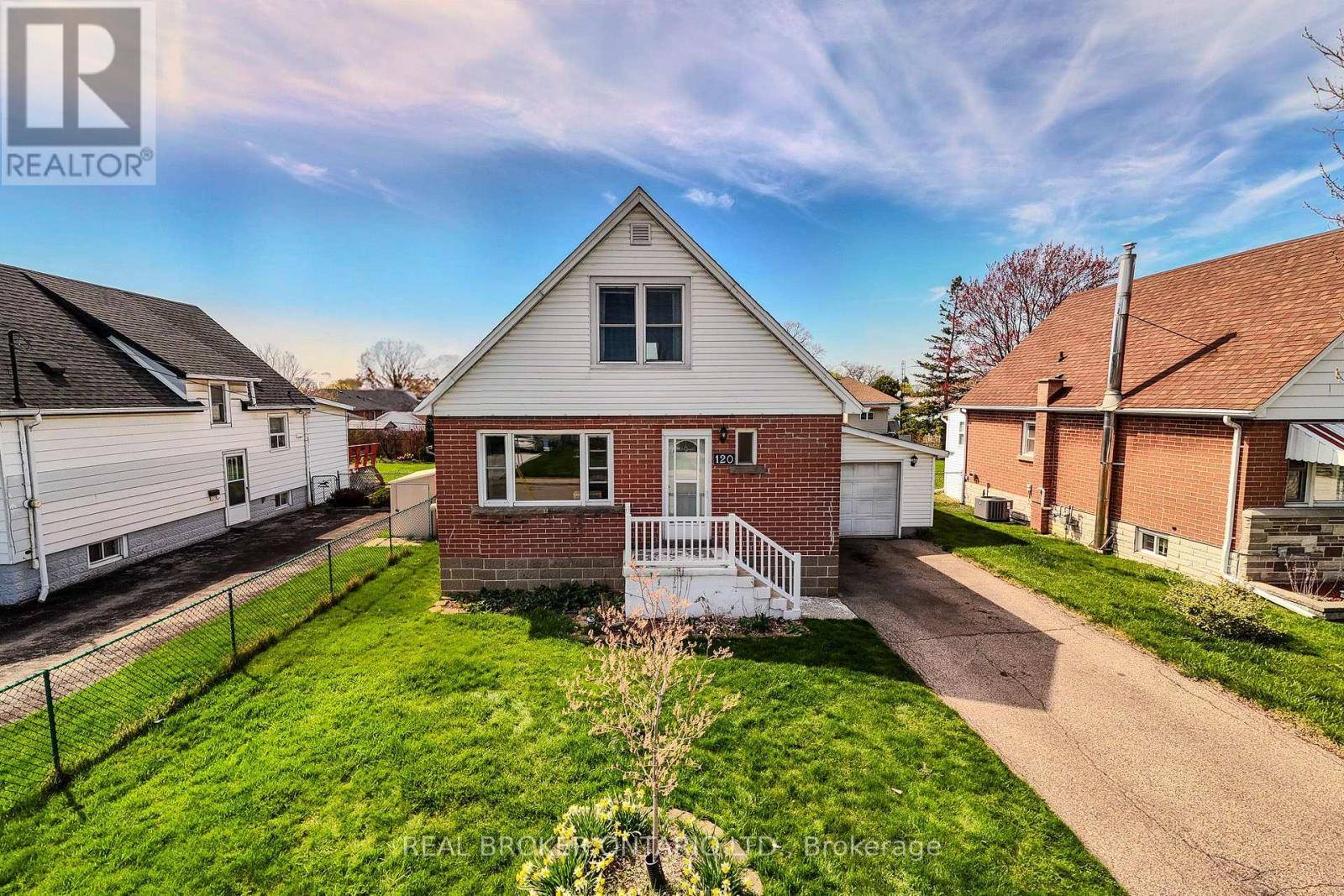 Hamilton (balfour), ON L9A2W7,120 HOWARD AVENUE