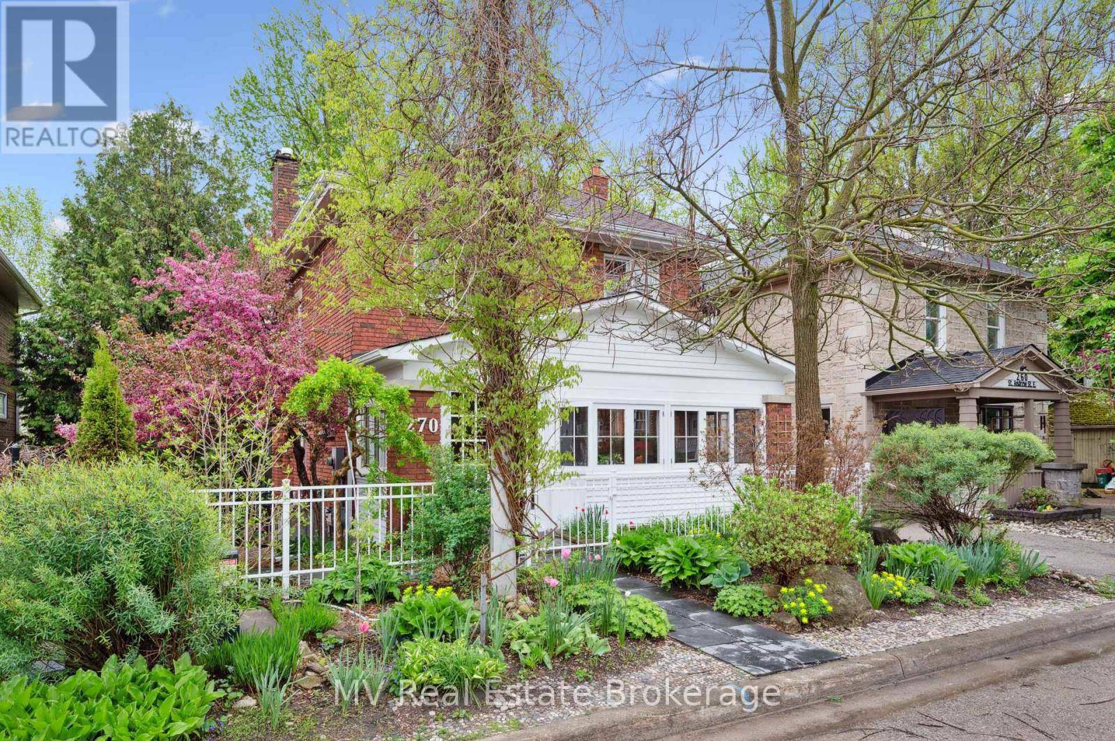 Centre Wellington (fergus), ON N1M1R1,270 ST ANDREW STREET E