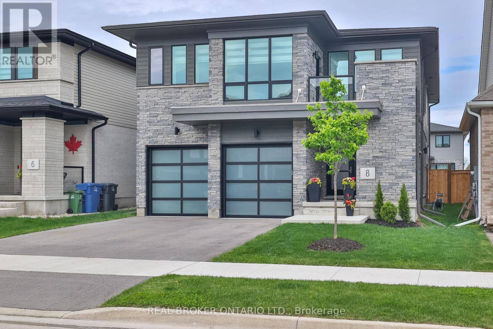 Guelph (kortright West), ON N1G4V5,8 RYDER AVENUE