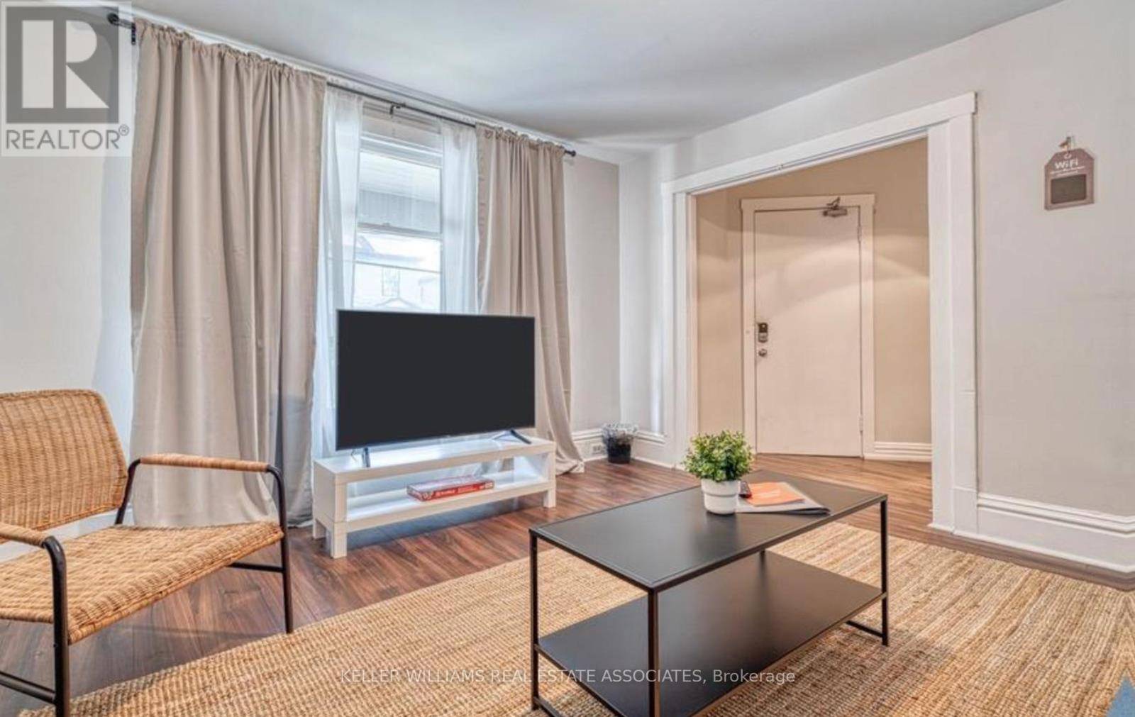Hamilton (st. Clair), ON L8M2K6,207 Fairleigh AVE South #1