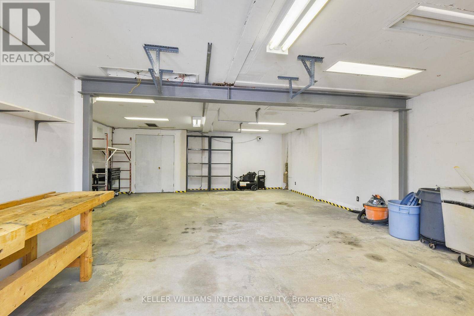 Ottawa, ON K1B5L1,2485 Lancaster RD #17 & 18