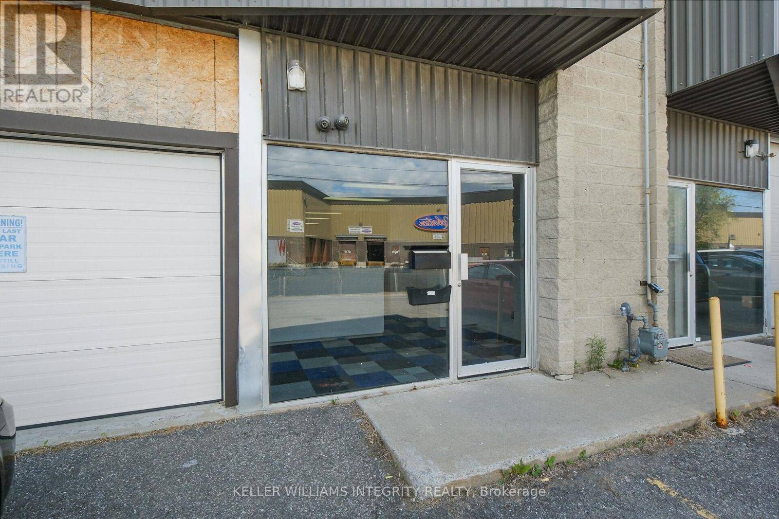Ottawa, ON K1B5L1,2485 Lancaster RD #18