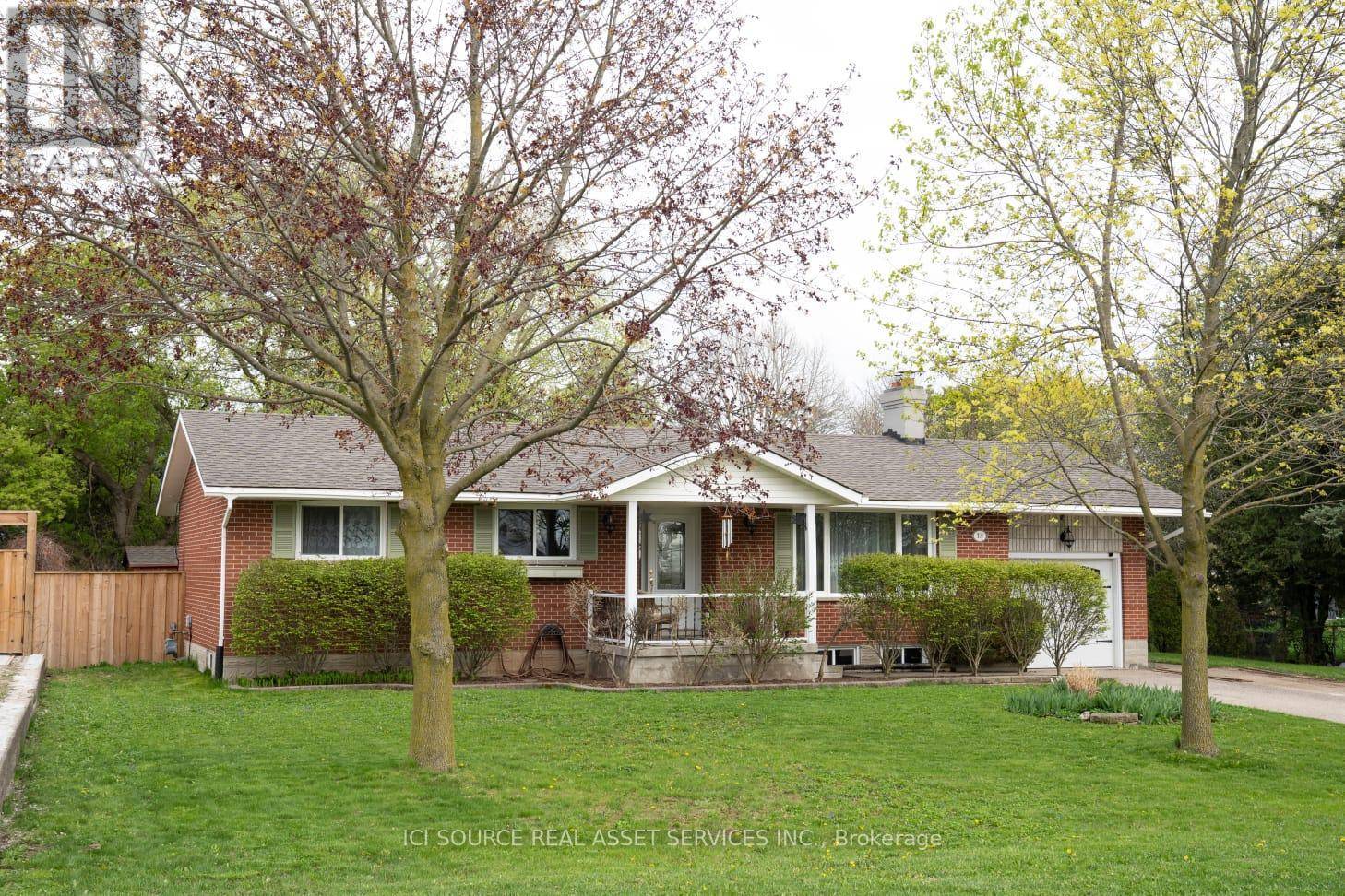 North Dumfries, ON N0B1E0,18 MARSHALL AVENUE