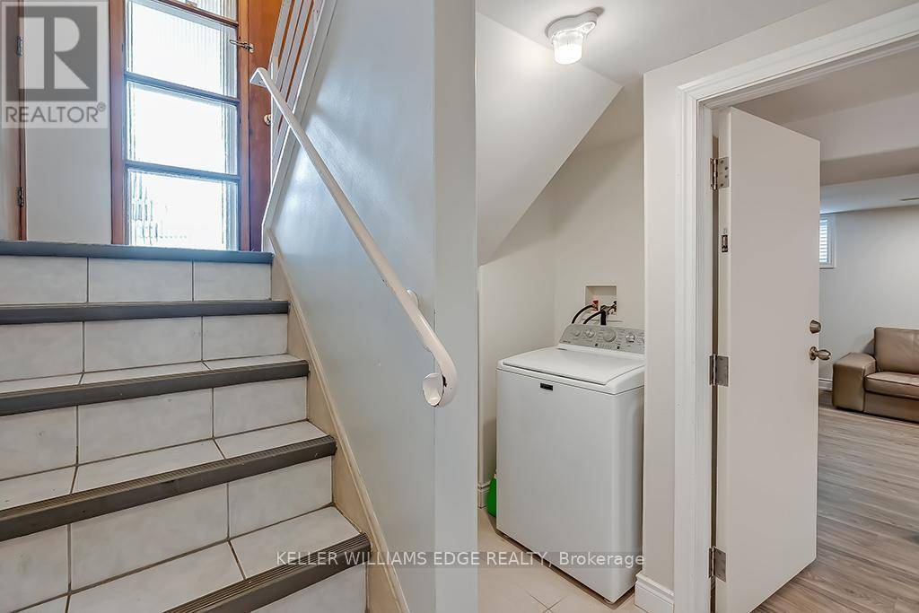 Hamilton (centremount), ON L9A1G8,148 INVERNESS AVE East #BASEMENT