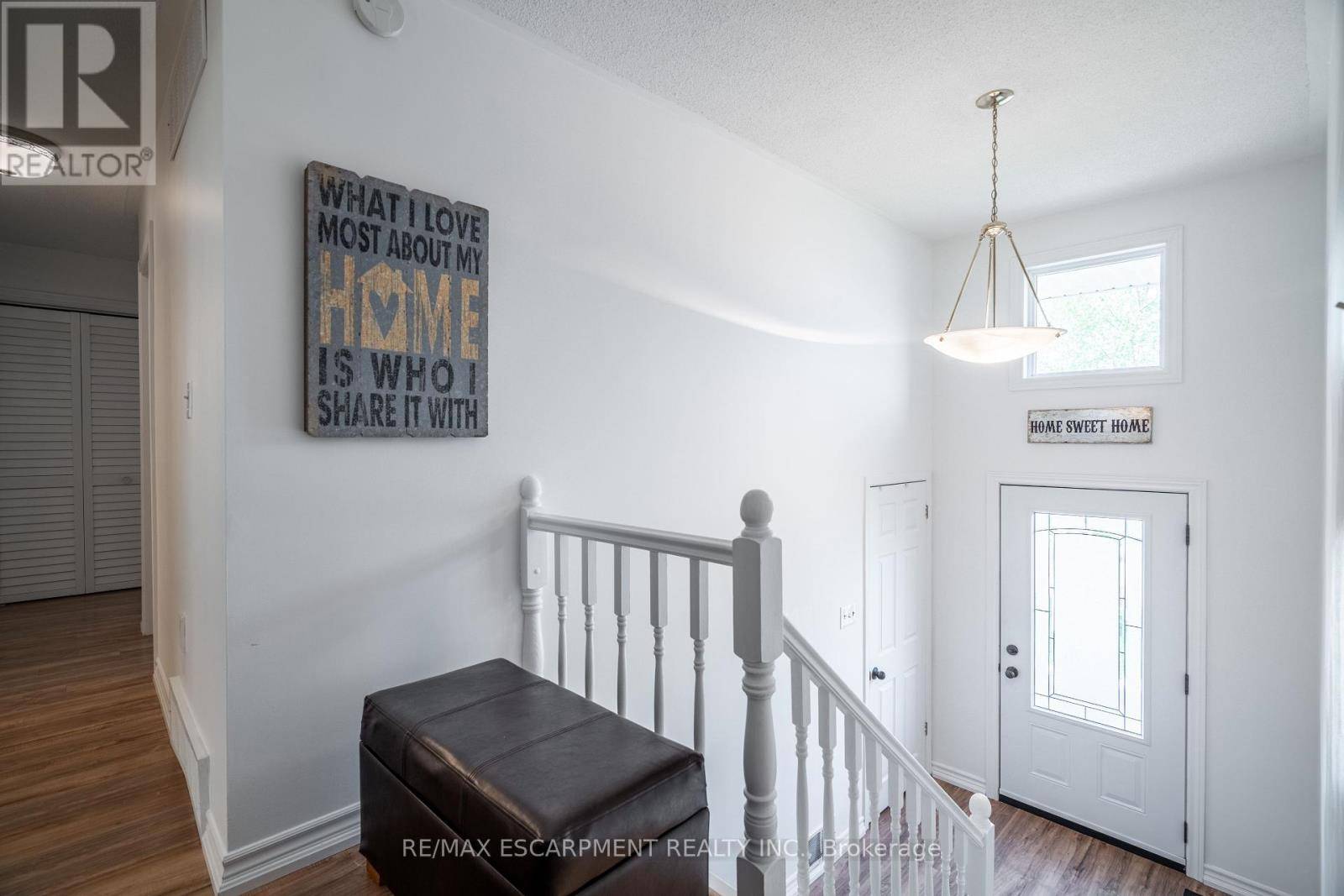 Hamilton (stoney Creek), ON L8G2T7,34 PALM COURT