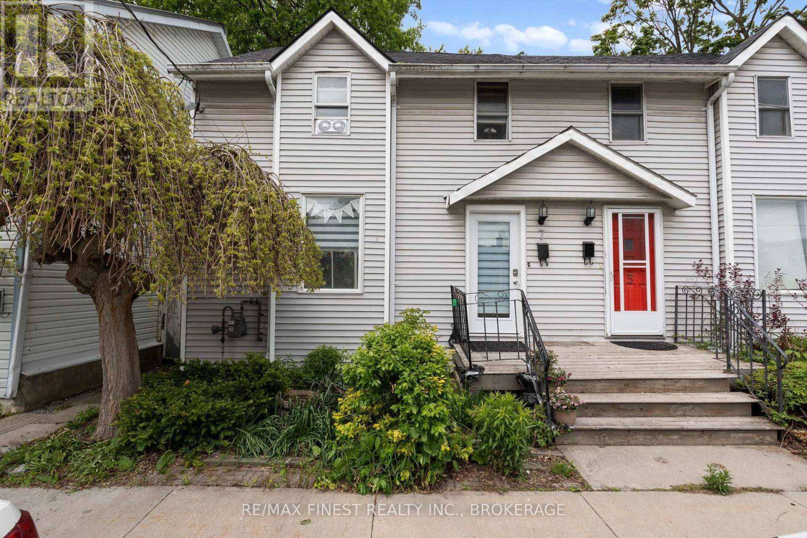 Kingston (east Of Sir John A. Blvd), ON K7K1S2,7 MARKLAND STREET