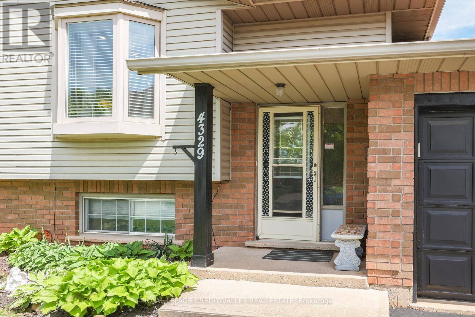 Lincoln (lincoln Lake), ON L0R1B6,4329 CONCORD AVENUE