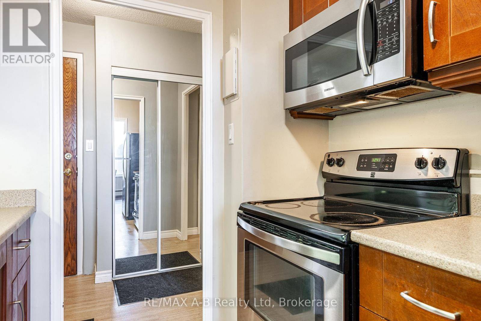Waterloo, ON N2L2R3,45 Westmount RD North #102