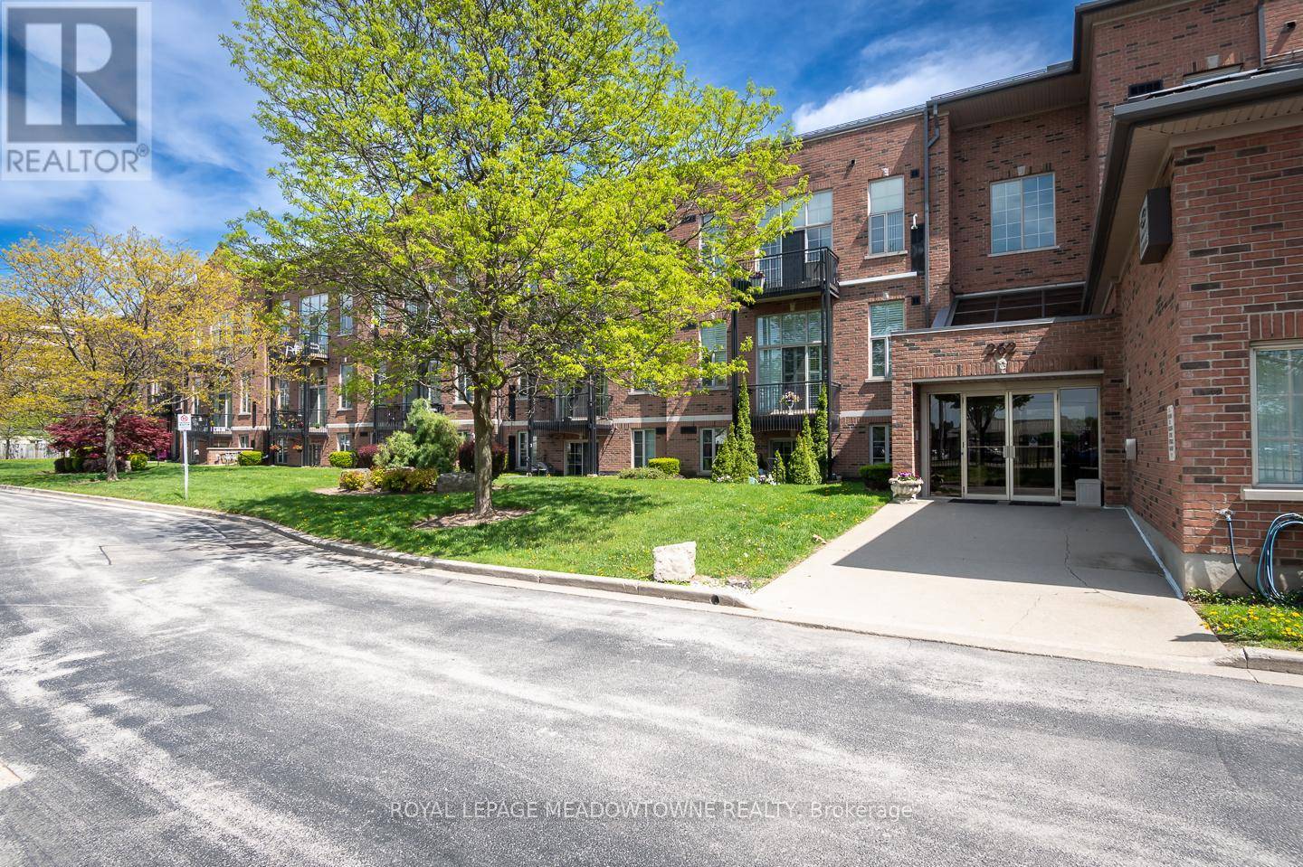 Hamilton (waterdown), ON L8B1A9,262 Dundas ST East #318
