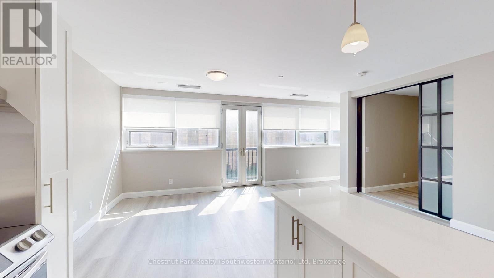 Guelph (downtown), ON N1H2T2,2 Quebec ST #205