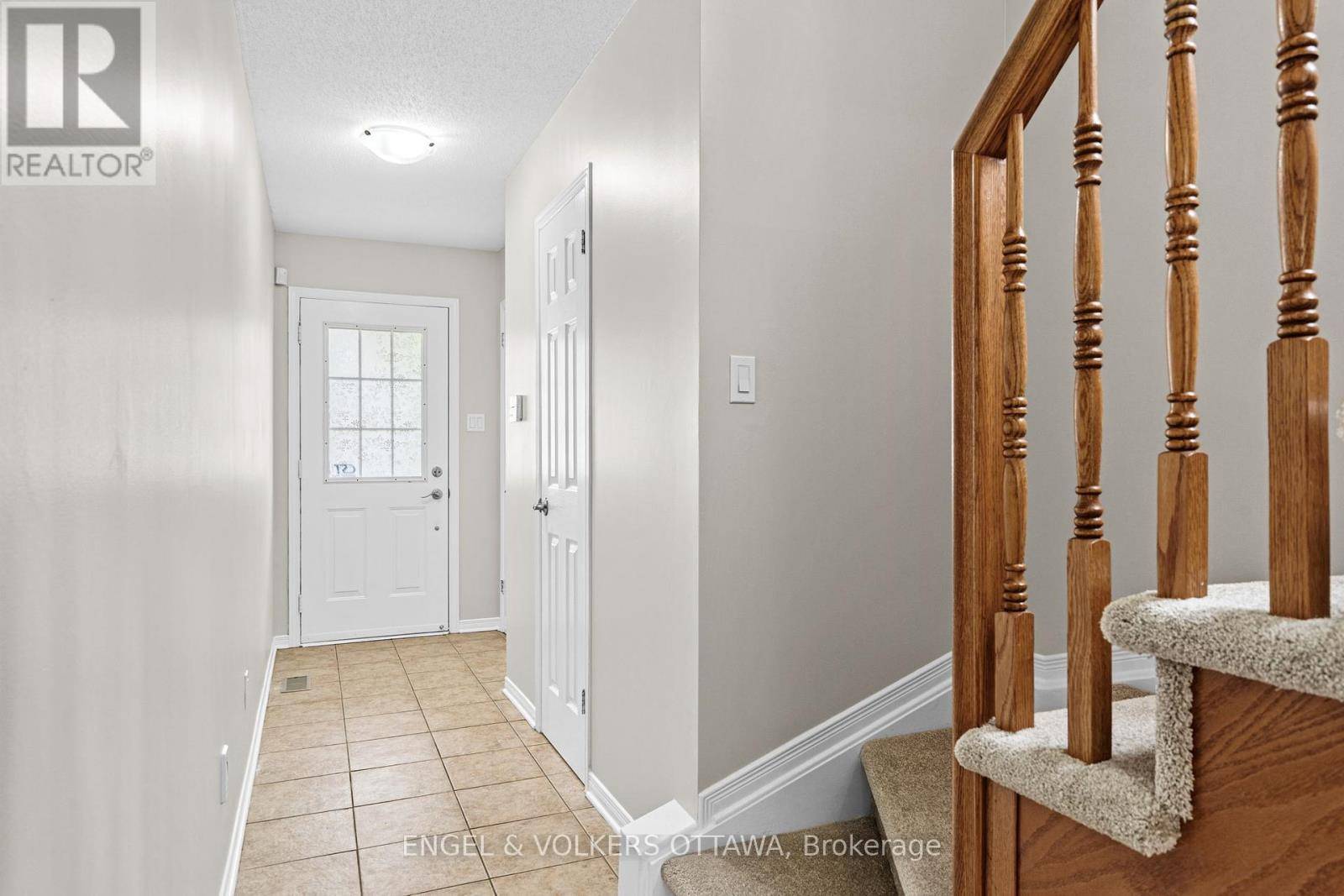Ottawa, ON K2K3N8,90 Edenvale DR #260