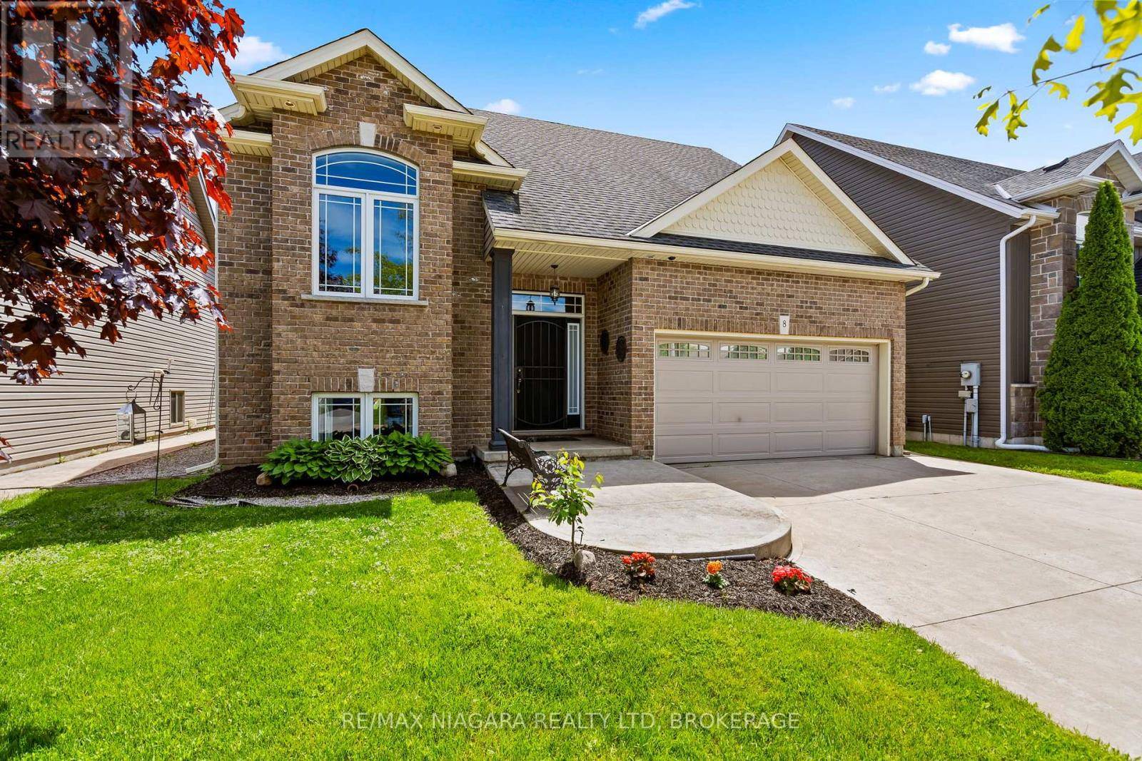 St. Catharines (oakdale), ON L2P0C3,8 CORBIN STREET