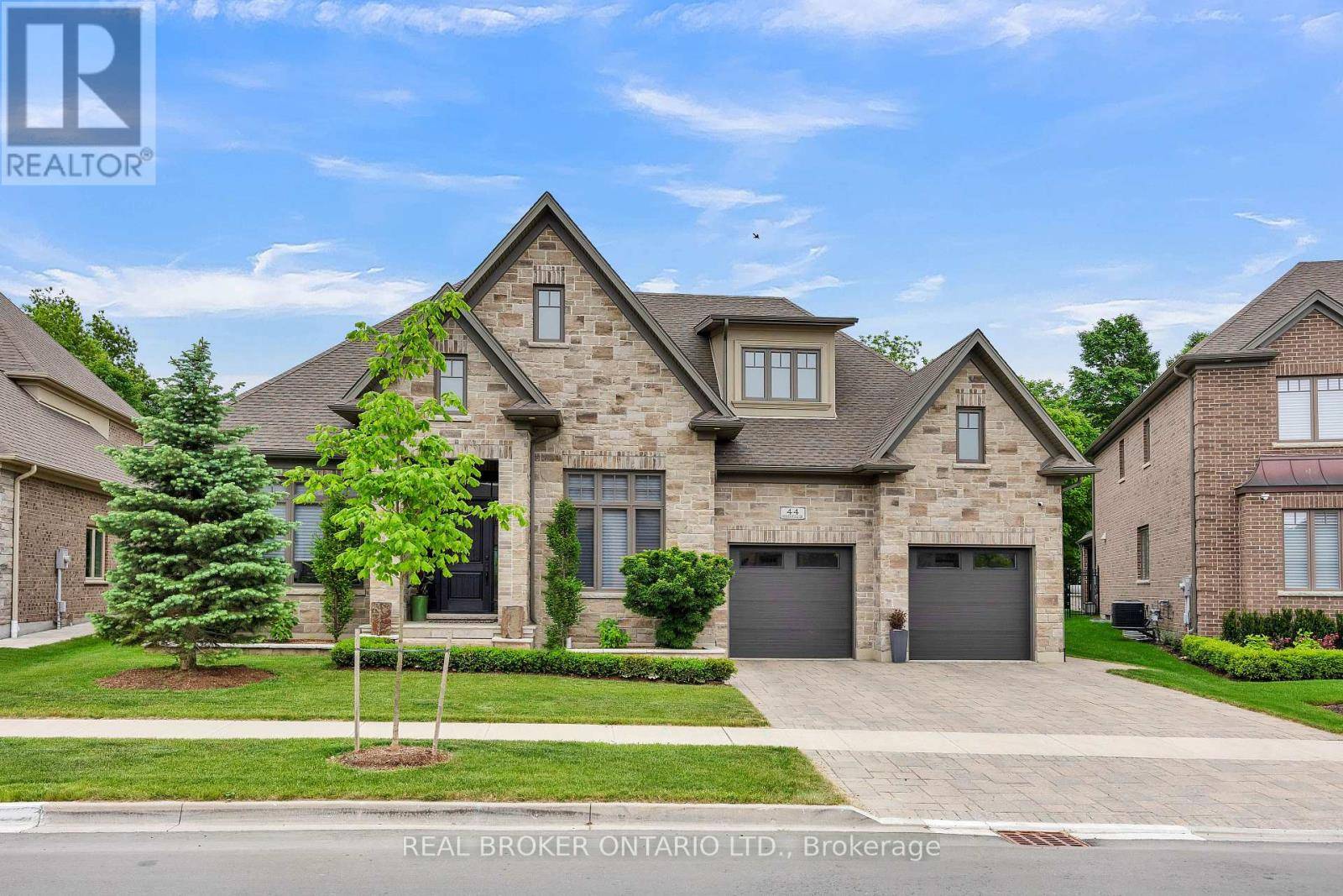 Kitchener, ON N2P0G6,44 PIONEER RIDGE DRIVE