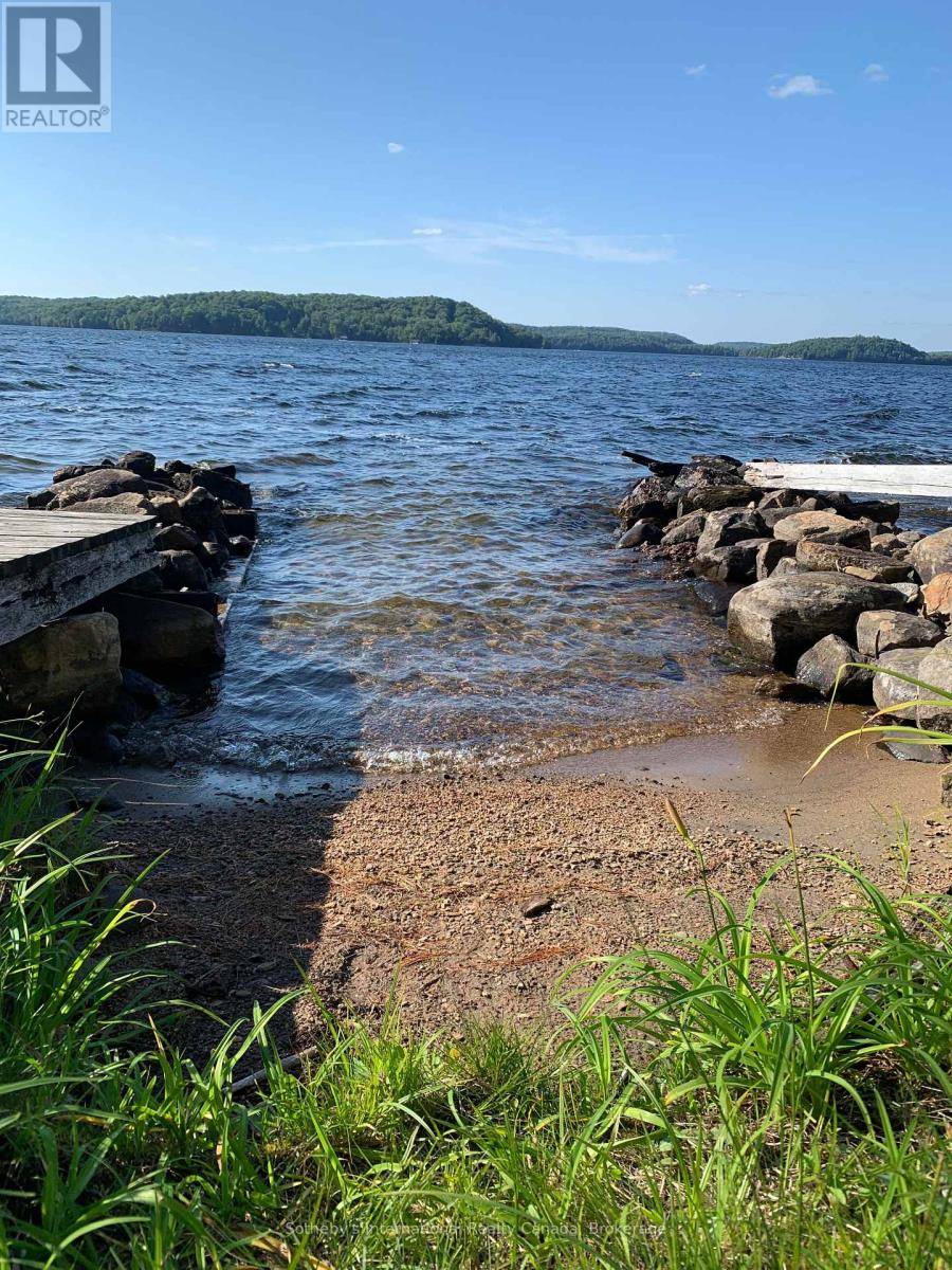Lake Of Bays (mclean), ON P0B1A0,3179 Muskoka Road 117 ##2