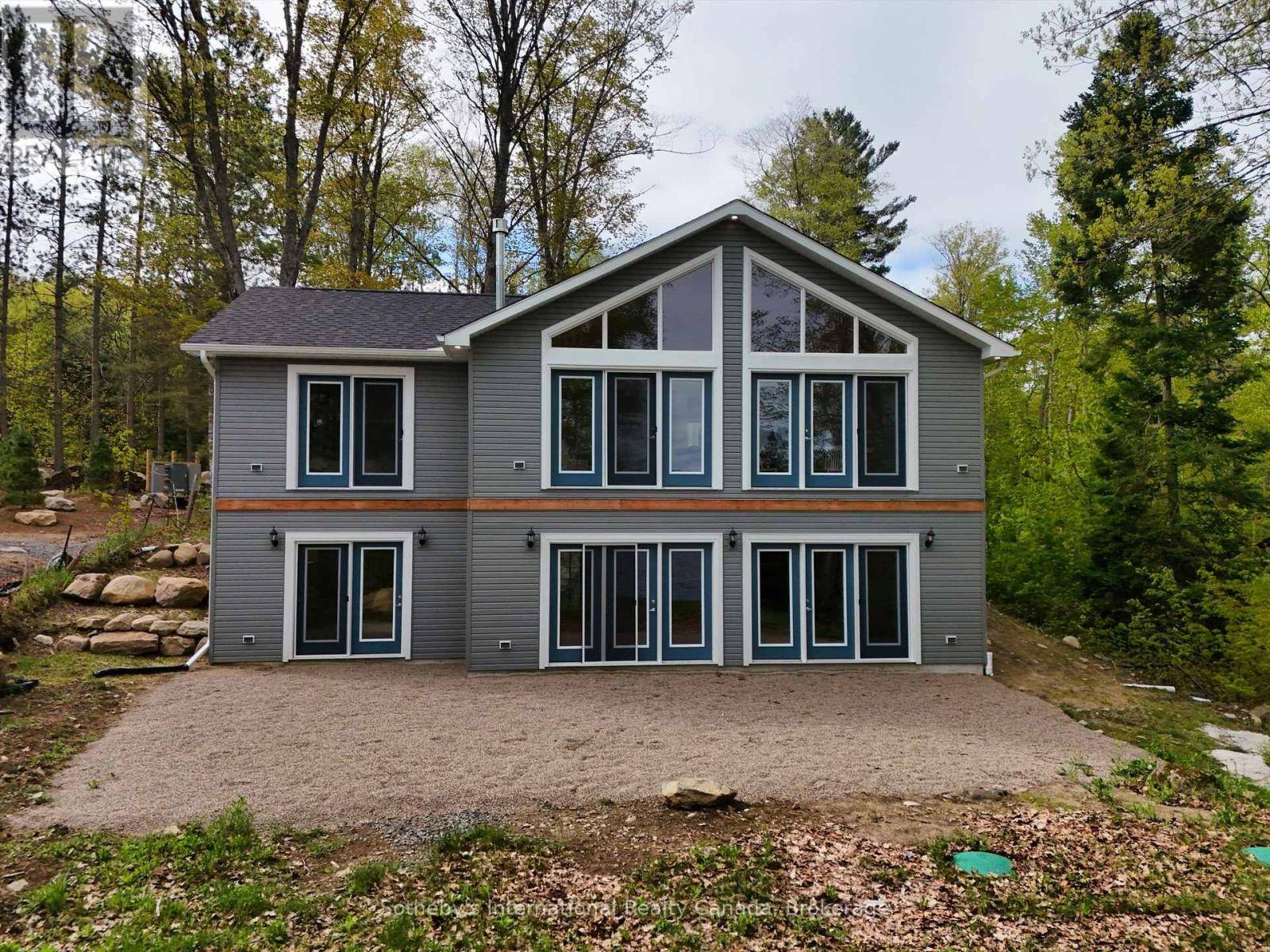 Lake Of Bays (mclean), ON P0B1A0,3179 Muskoka Road 117 ##2
