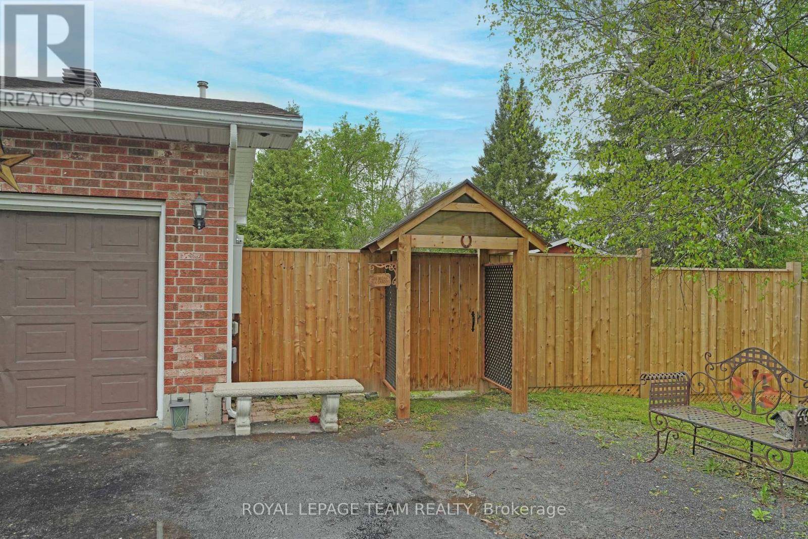 South Stormont, ON K0C2A0,17025 COUNTY 36 ROAD W