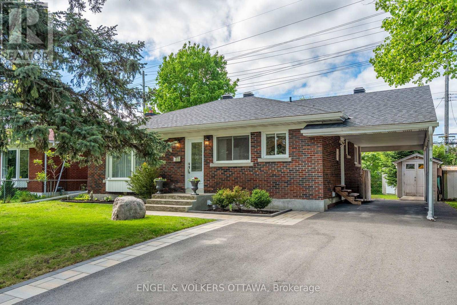Ottawa, ON K1G0T9,624 BROWNING AVENUE