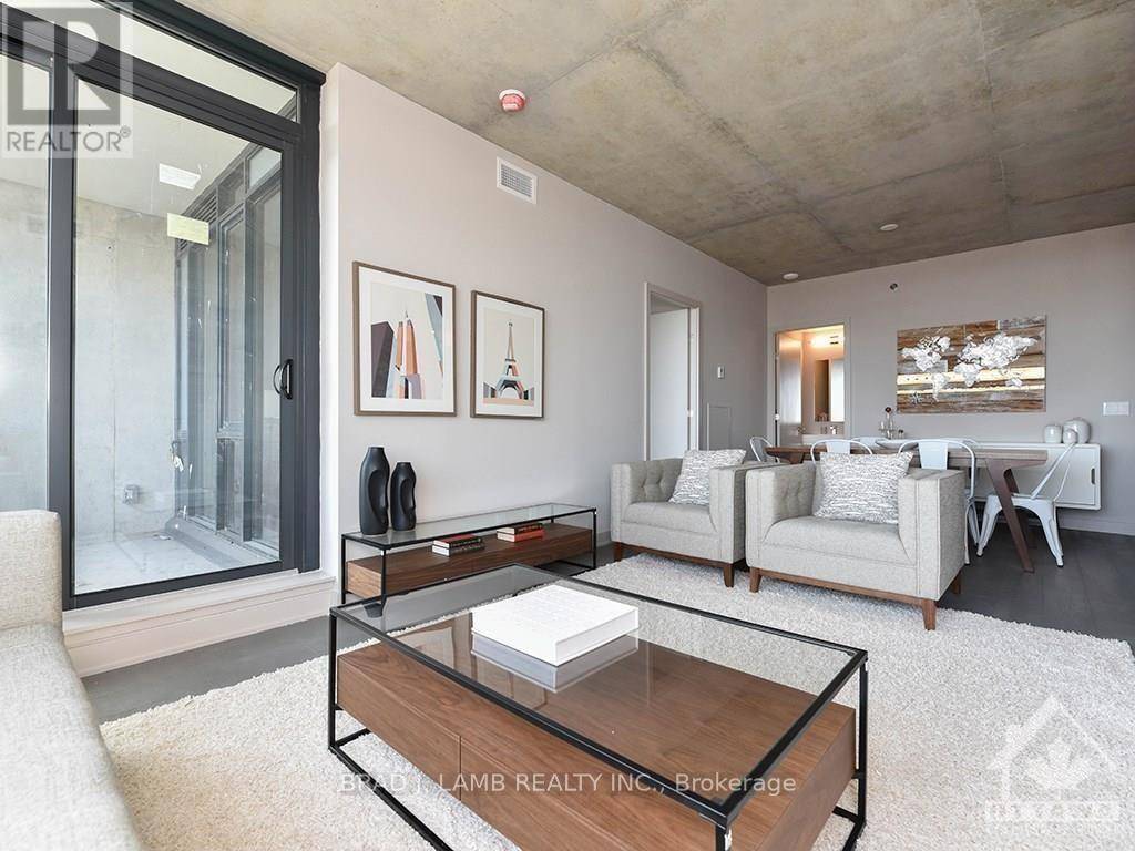 Ottawa, ON K2P1J5,203 CATHERINE ST #209