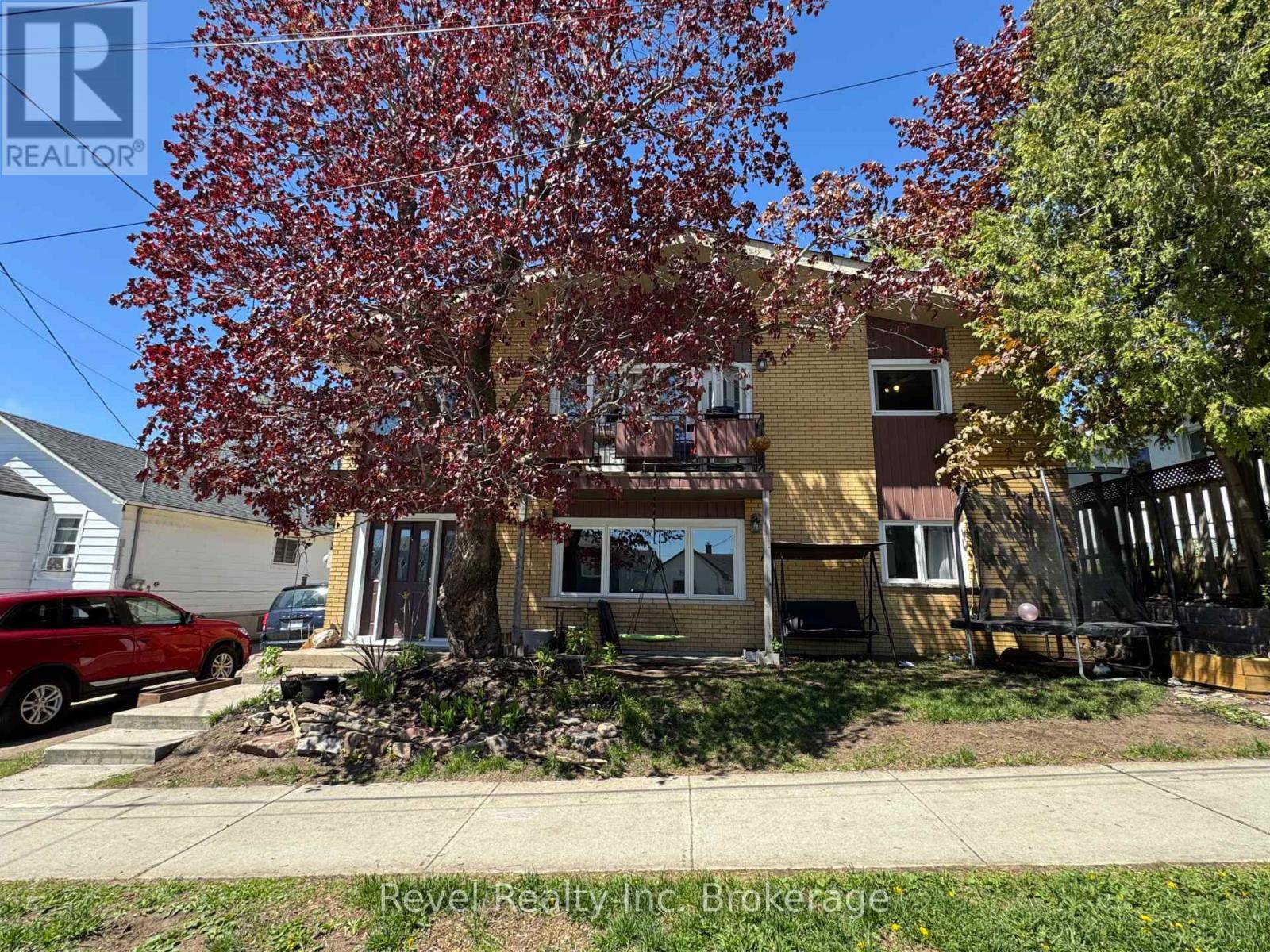 North Bay (central), ON P1B5L7,671 ANN STREET