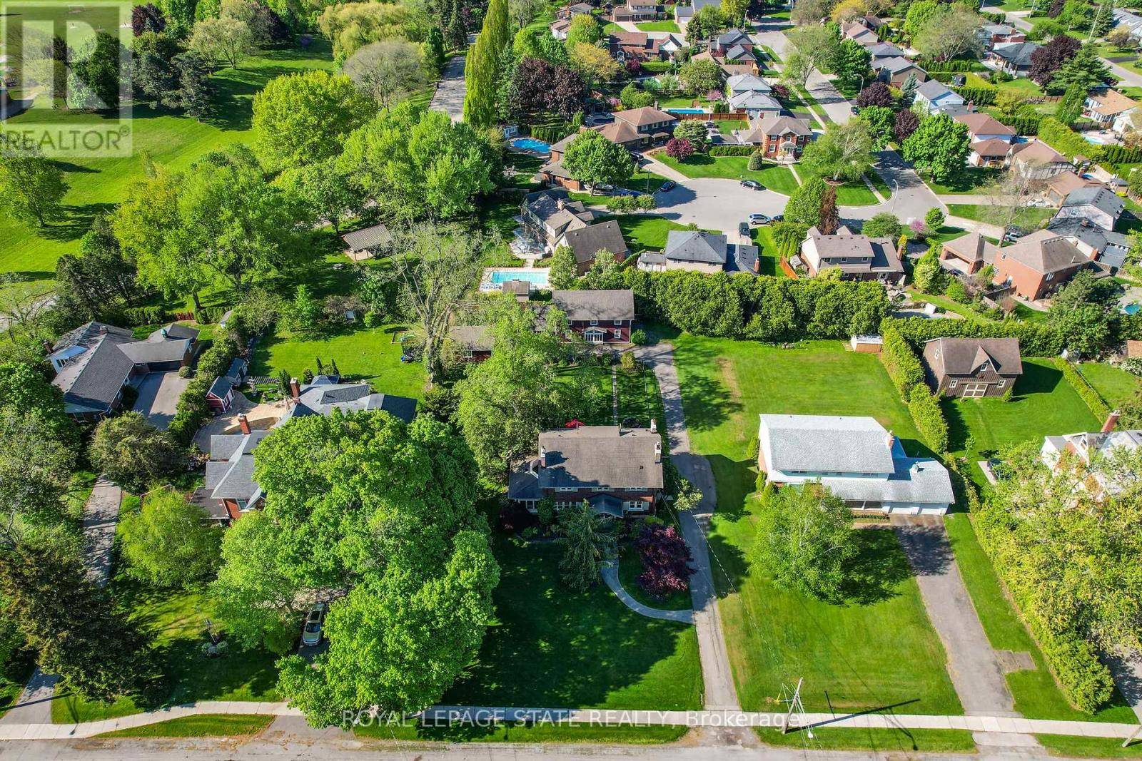 Grimsby (grimsby East), ON L3M1N8,102 MAIN STREET E