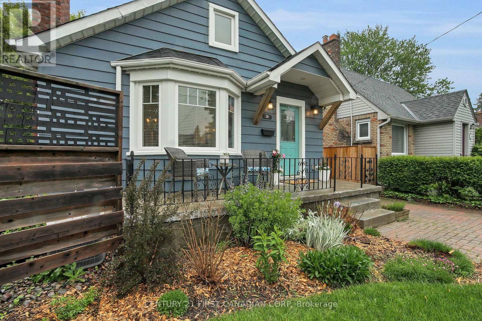 London South (south G), ON N6C2H4,28 DEVONSHIRE AVENUE