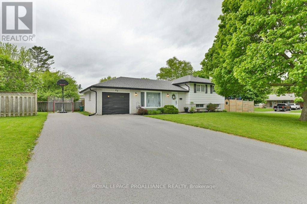 Belleville (belleville Ward), ON K8P4L5,62 VILLAGE DRIVE