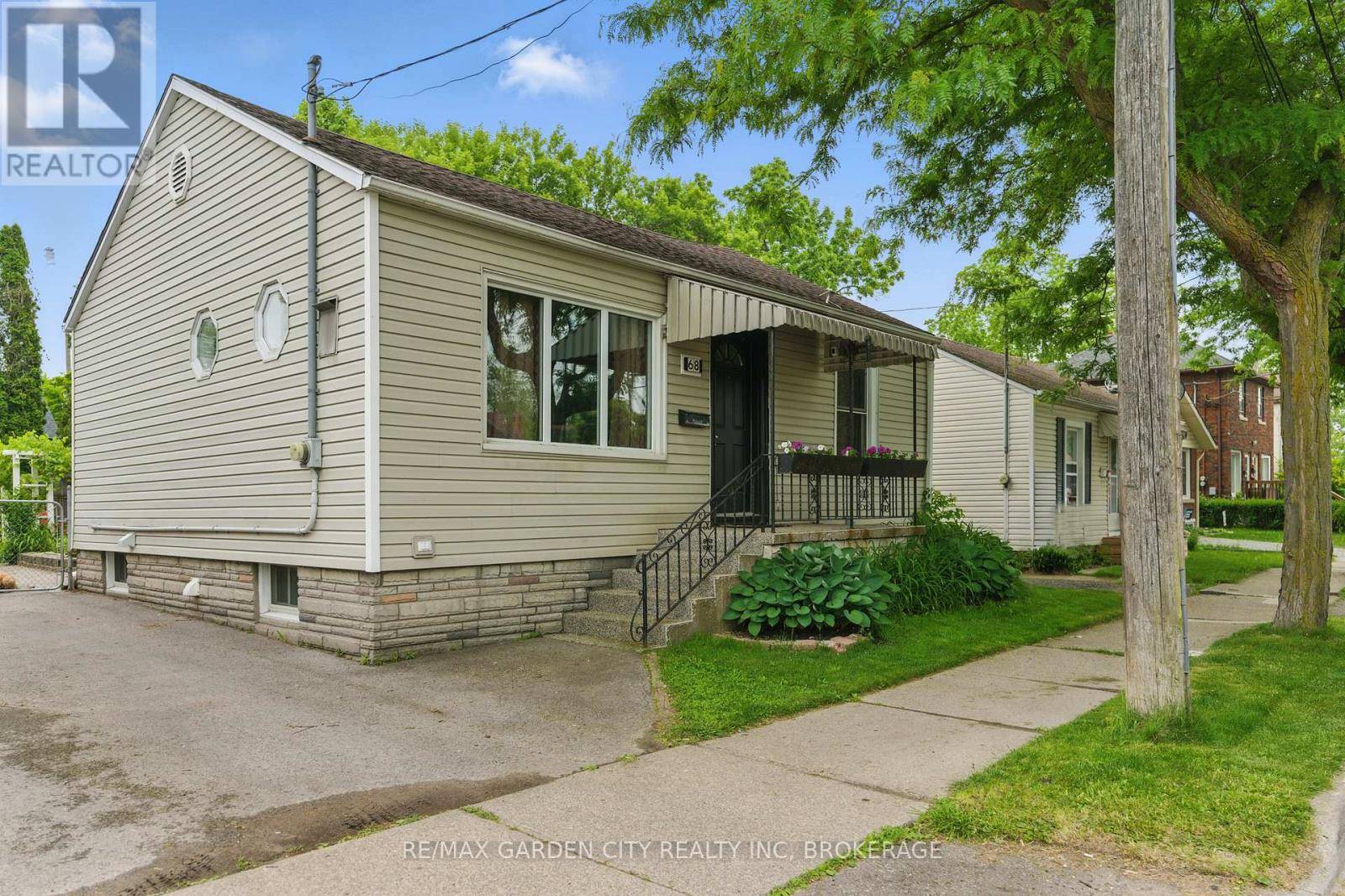 St. Catharines (downtown), ON L2R1P8,68 CARLTON STREET