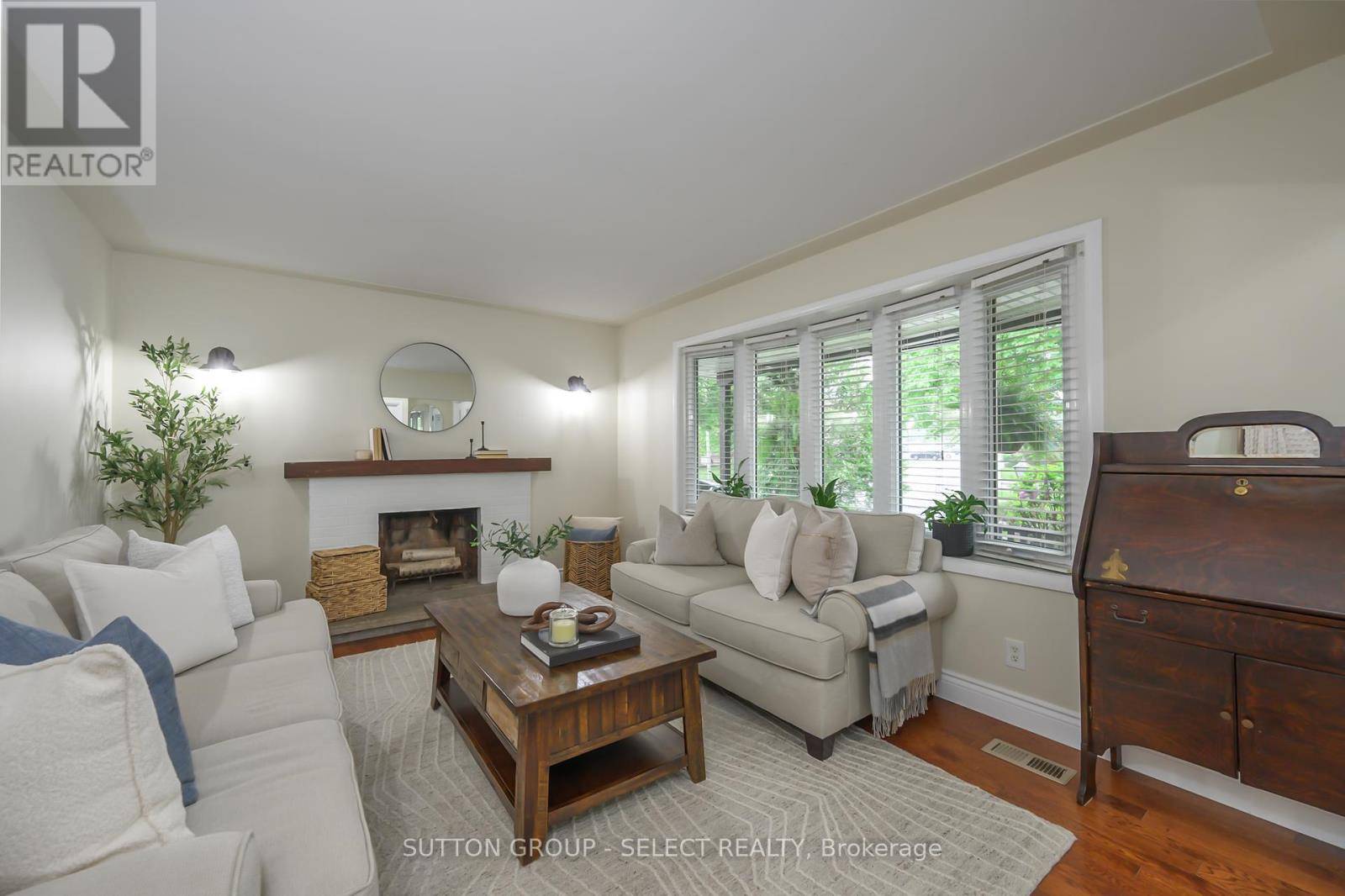 London South (south D), ON N6J1W7,393 BASE LINE ROAD W