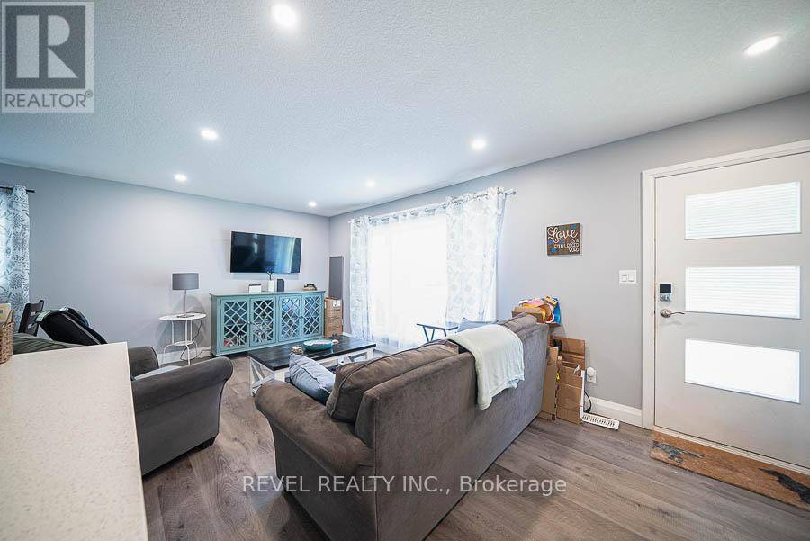 Brantford, ON N3T2C8,11 HILLCREST AVENUE