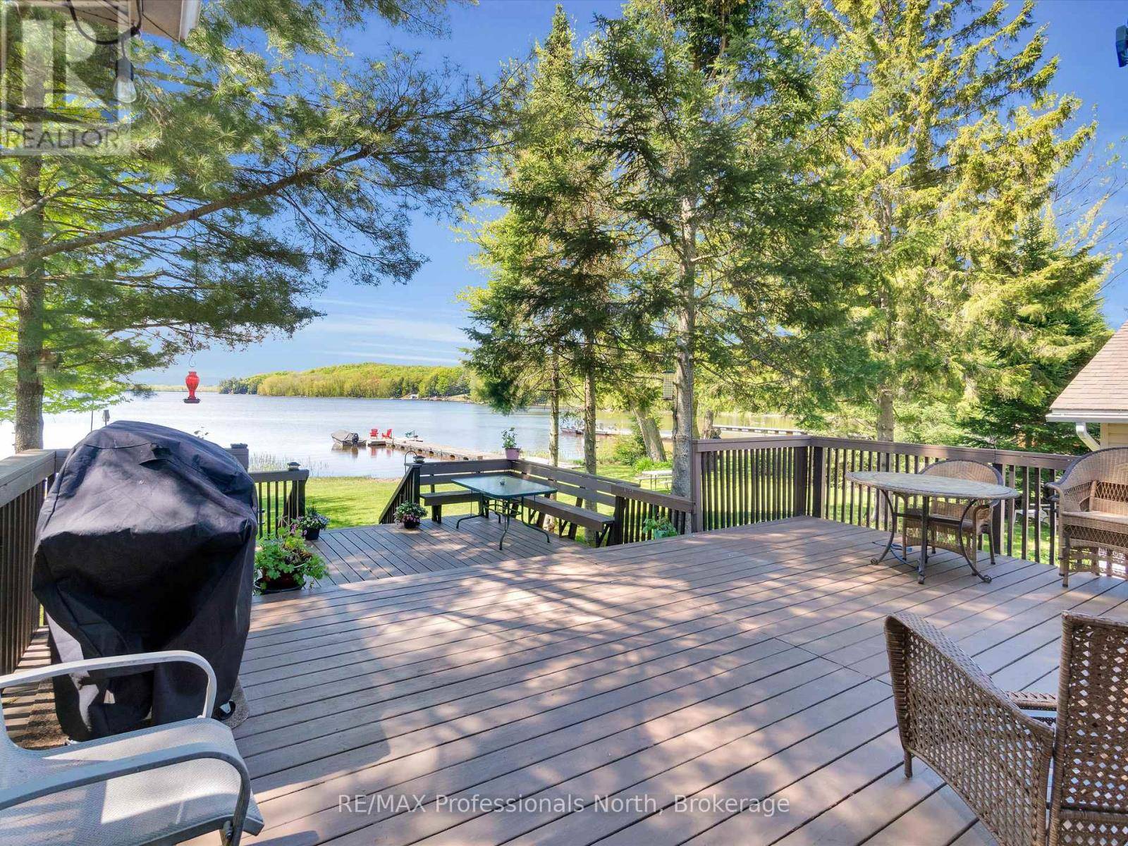 Muskoka Lakes (watt), ON P0B1M0,1020 COVE ROAD