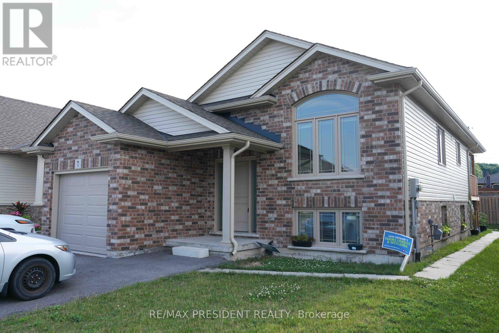 St. Catharines (carlton/bunting), ON L2M3Y3,7 BERKSHIRE DRIVE