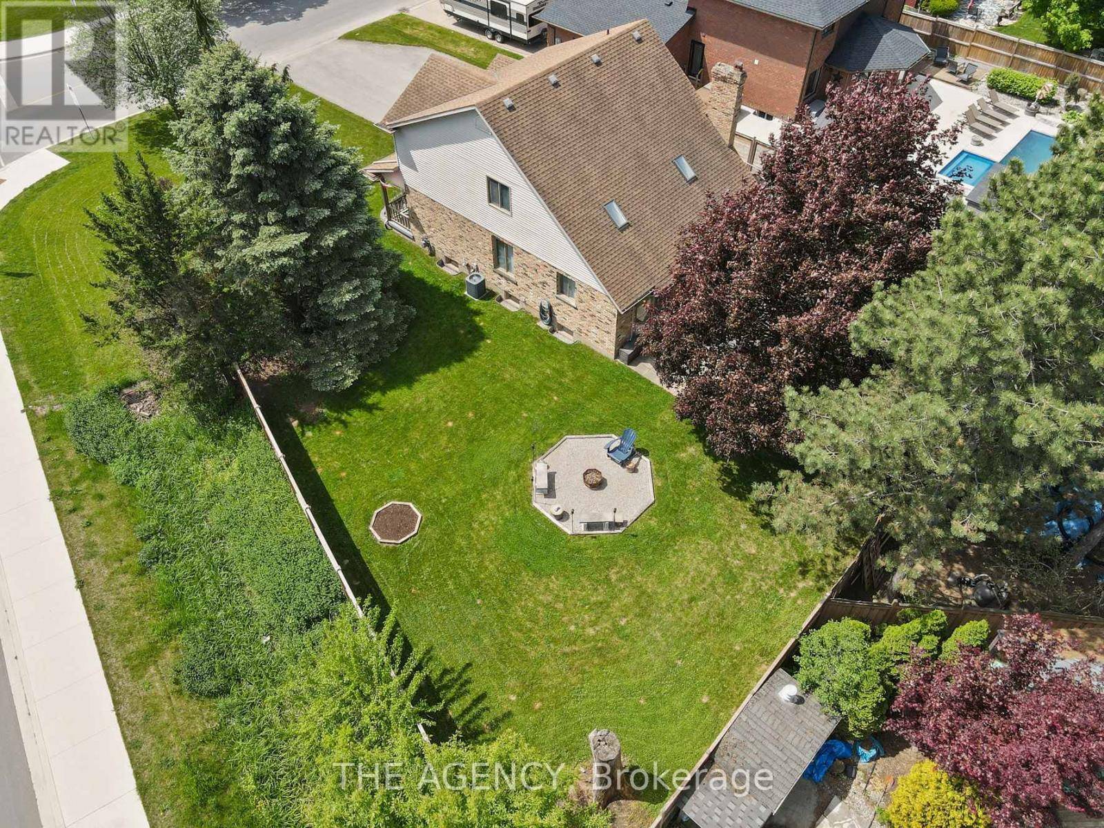Pelham (fonthill), ON L0S1E0,106 SPRUCESIDE CRESCENT