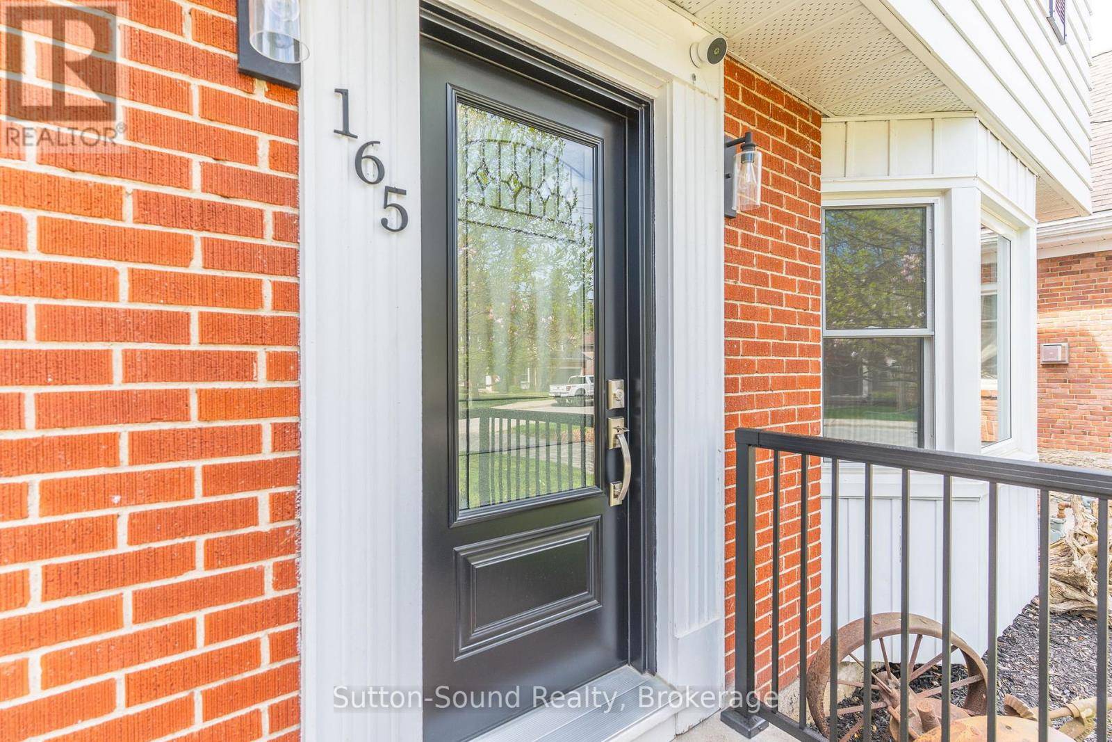 Owen Sound, ON N4K3J8,165 4TH STREET W