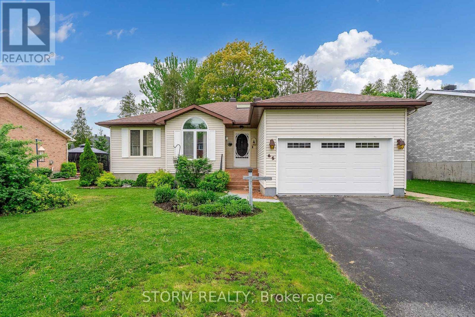 South Stormont, ON K0C1M0,65 HICKORY STREET