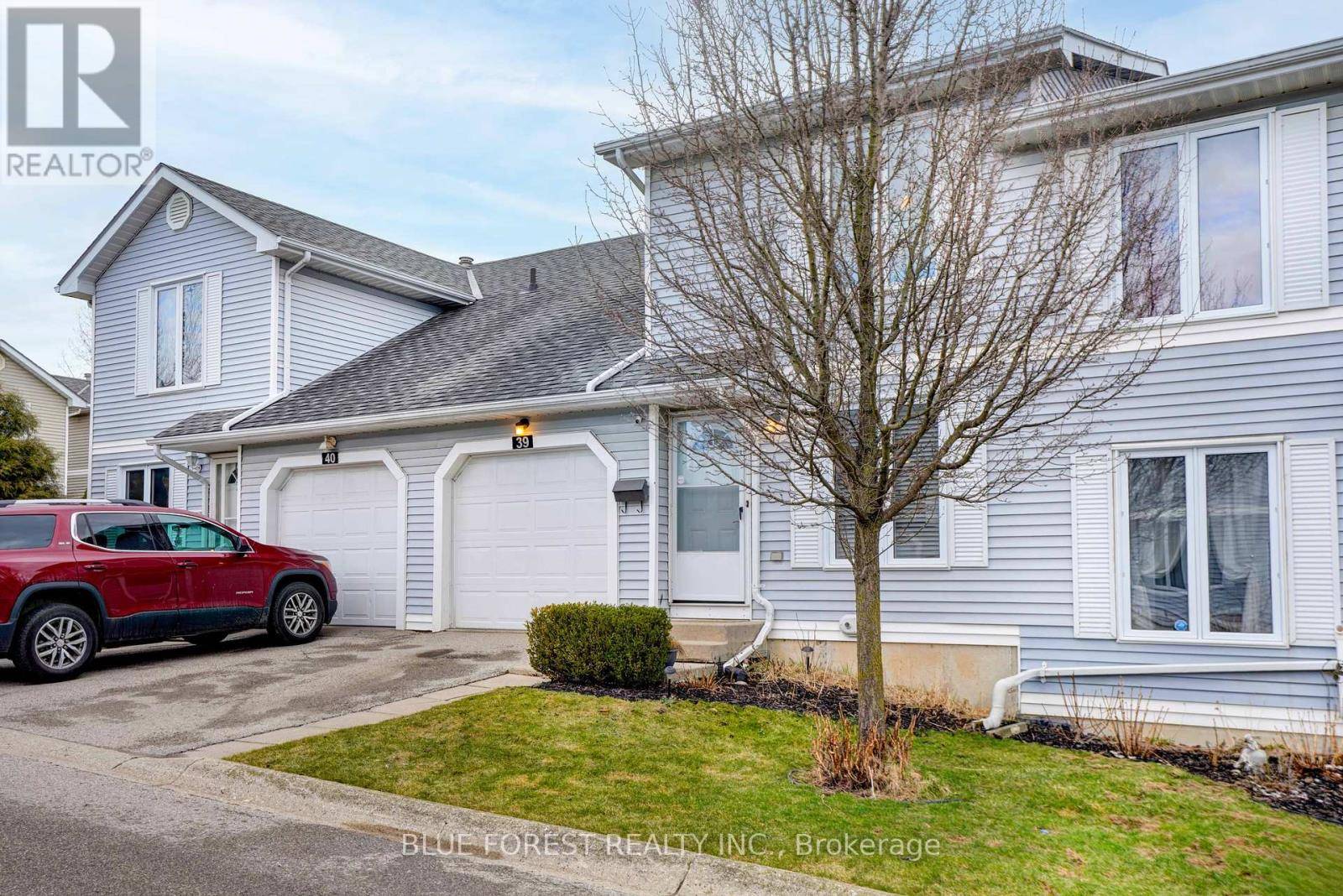 London South (south E), ON N6J4X4,120 Centre ST #39