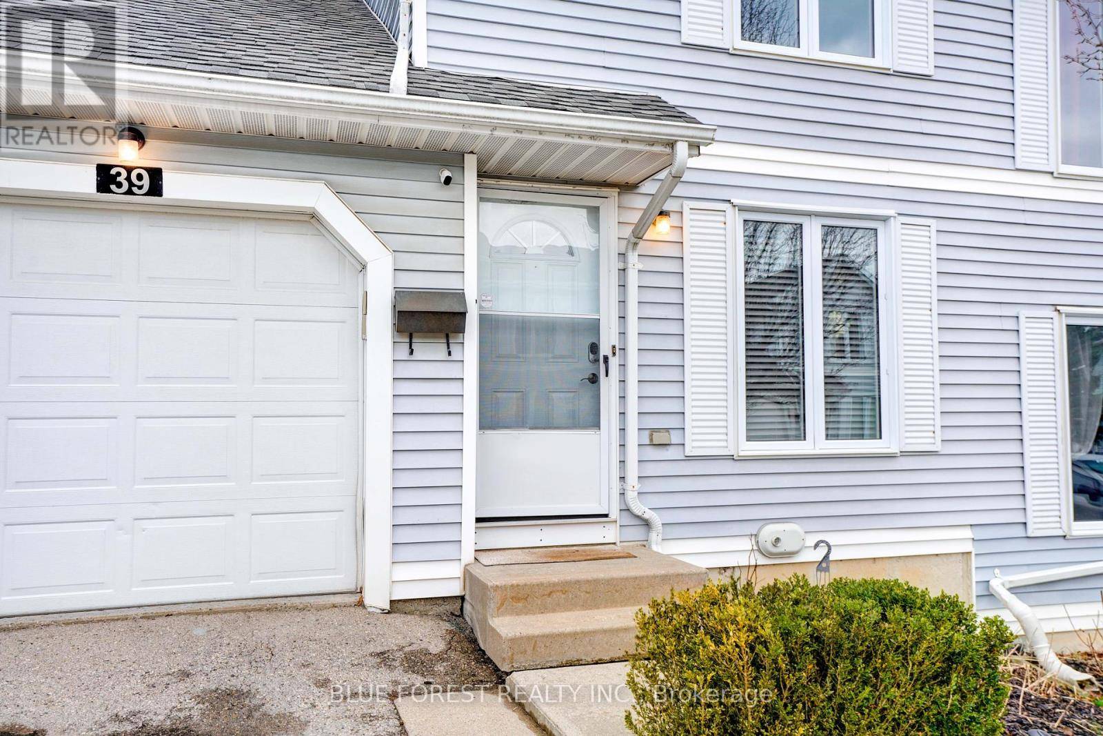London South (south E), ON N6J4X4,120 Centre ST #39