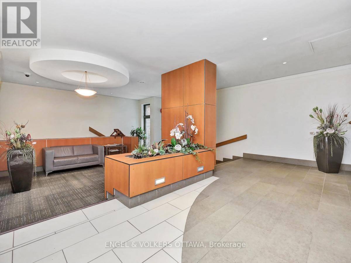 Ottawa, ON K1N8X6,373 LAURIER AVE East #406