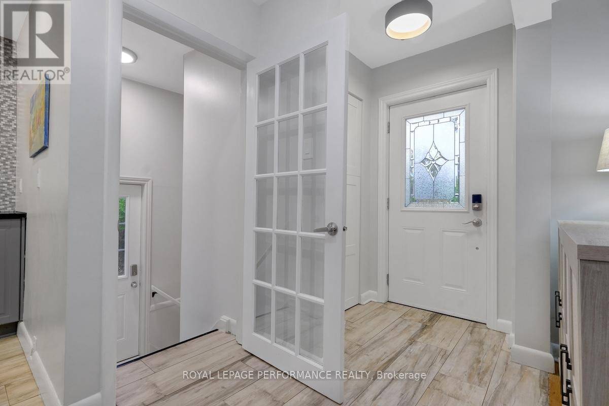 Ottawa, ON K2C2G7,1207 WOODSIDE DRIVE