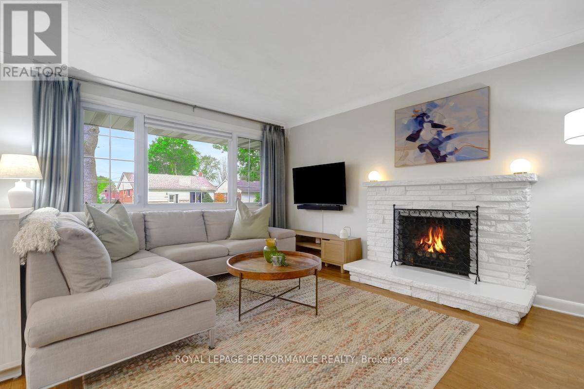 Ottawa, ON K2C2G7,1207 WOODSIDE DRIVE