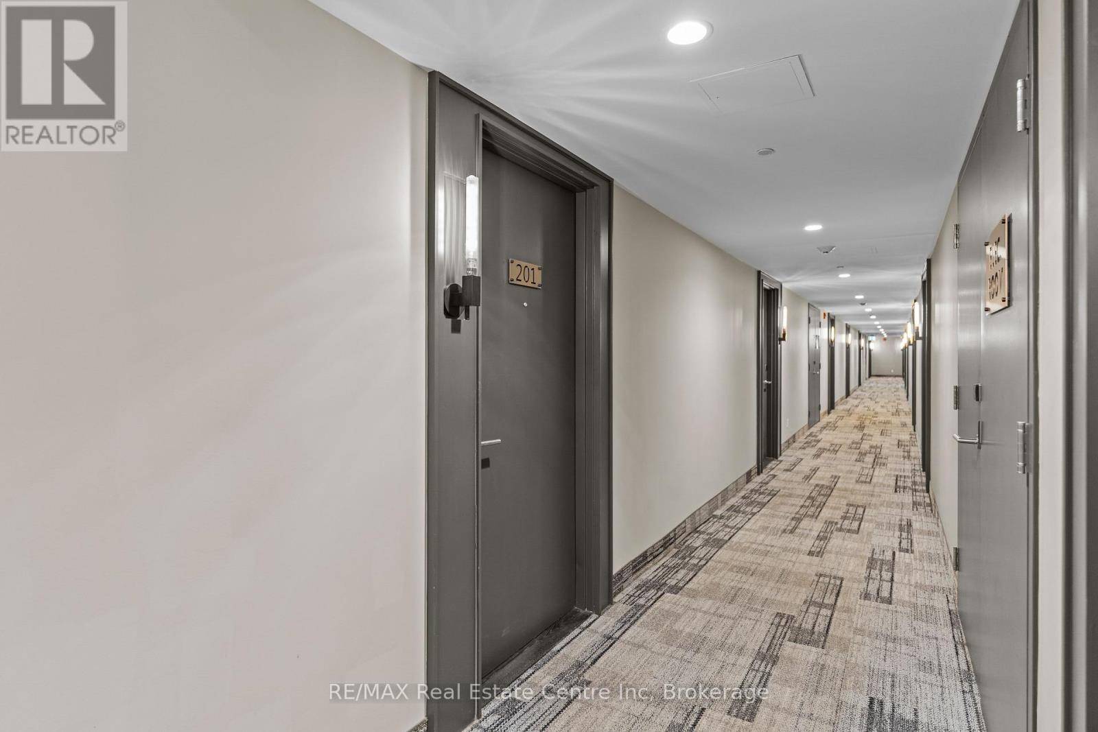 Guelph (st. Patrick's Ward), ON N1H4C1,63 Arthur ST South #201
