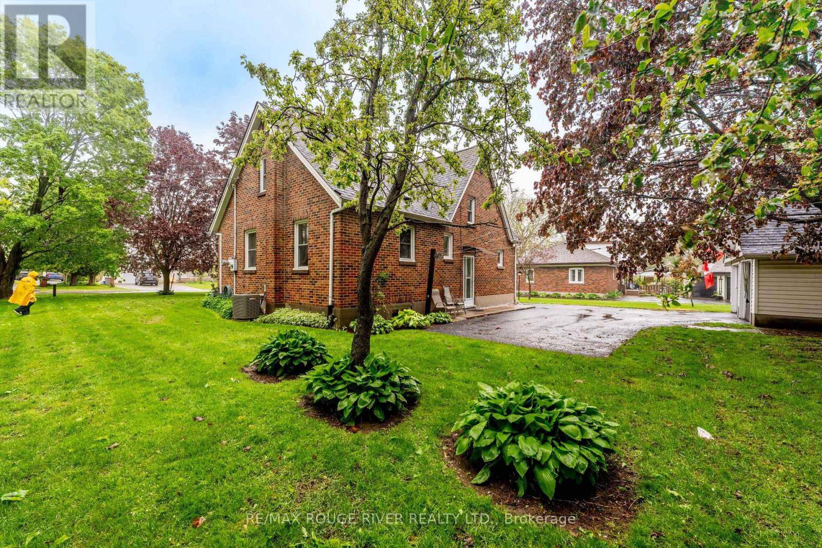 Cobourg, ON K9A3C8,1005 ONTARIO STREET