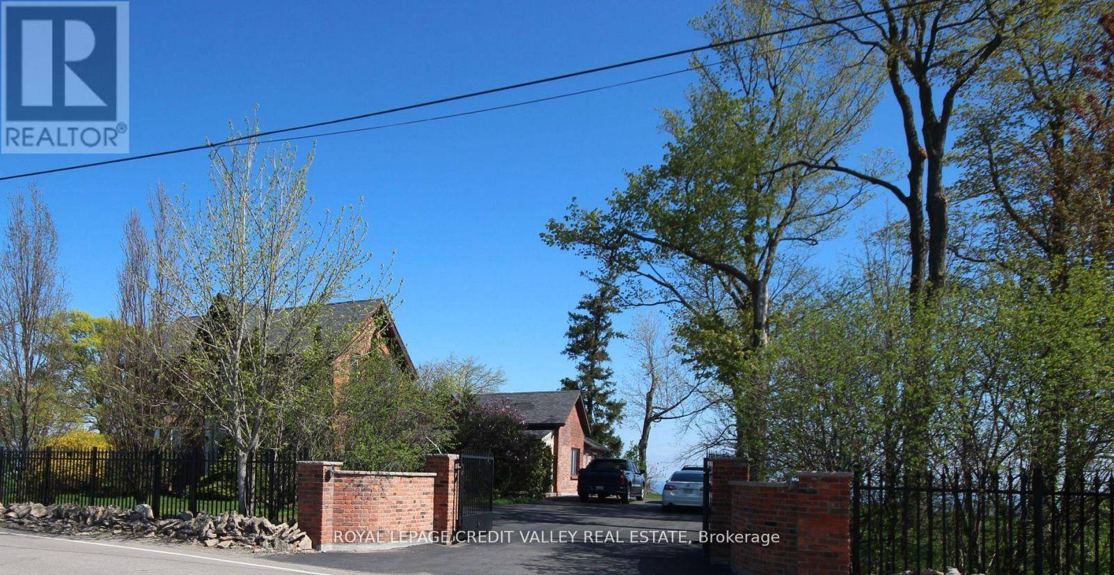 Hamilton, ON L6J2W1,131 RIDGE ROAD