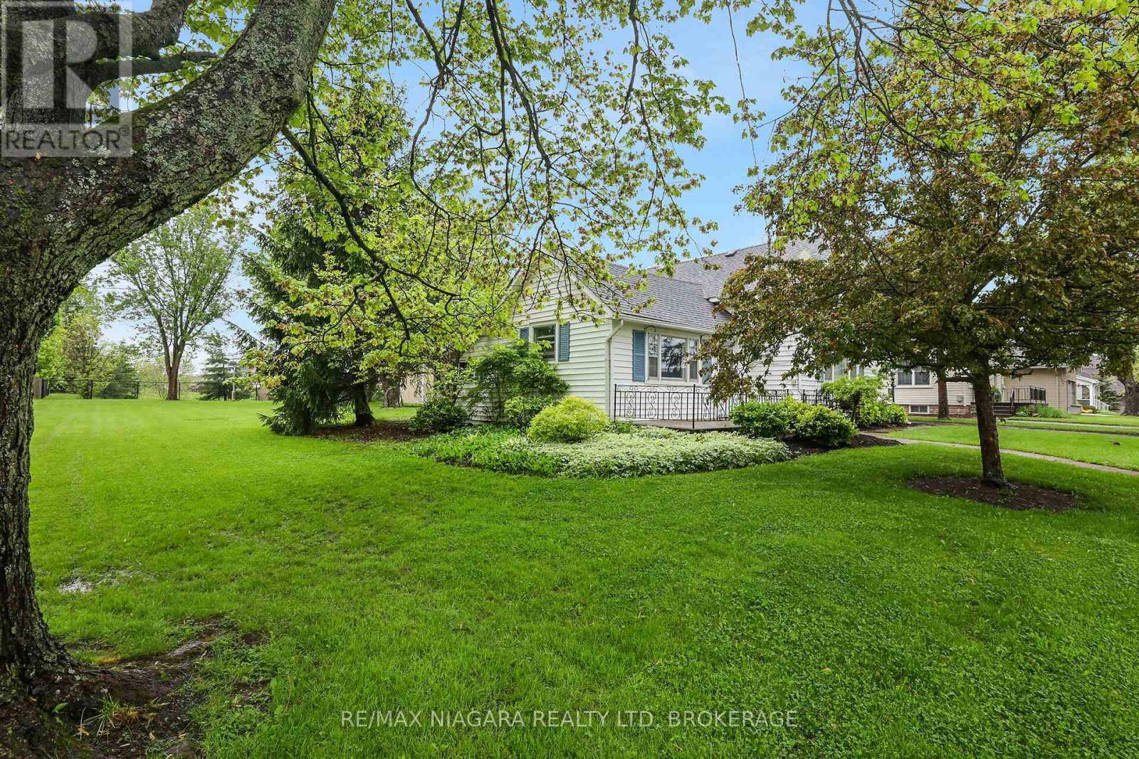 Fort Erie (stevensville), ON L0S1S0,3877 WEST MAIN STREET