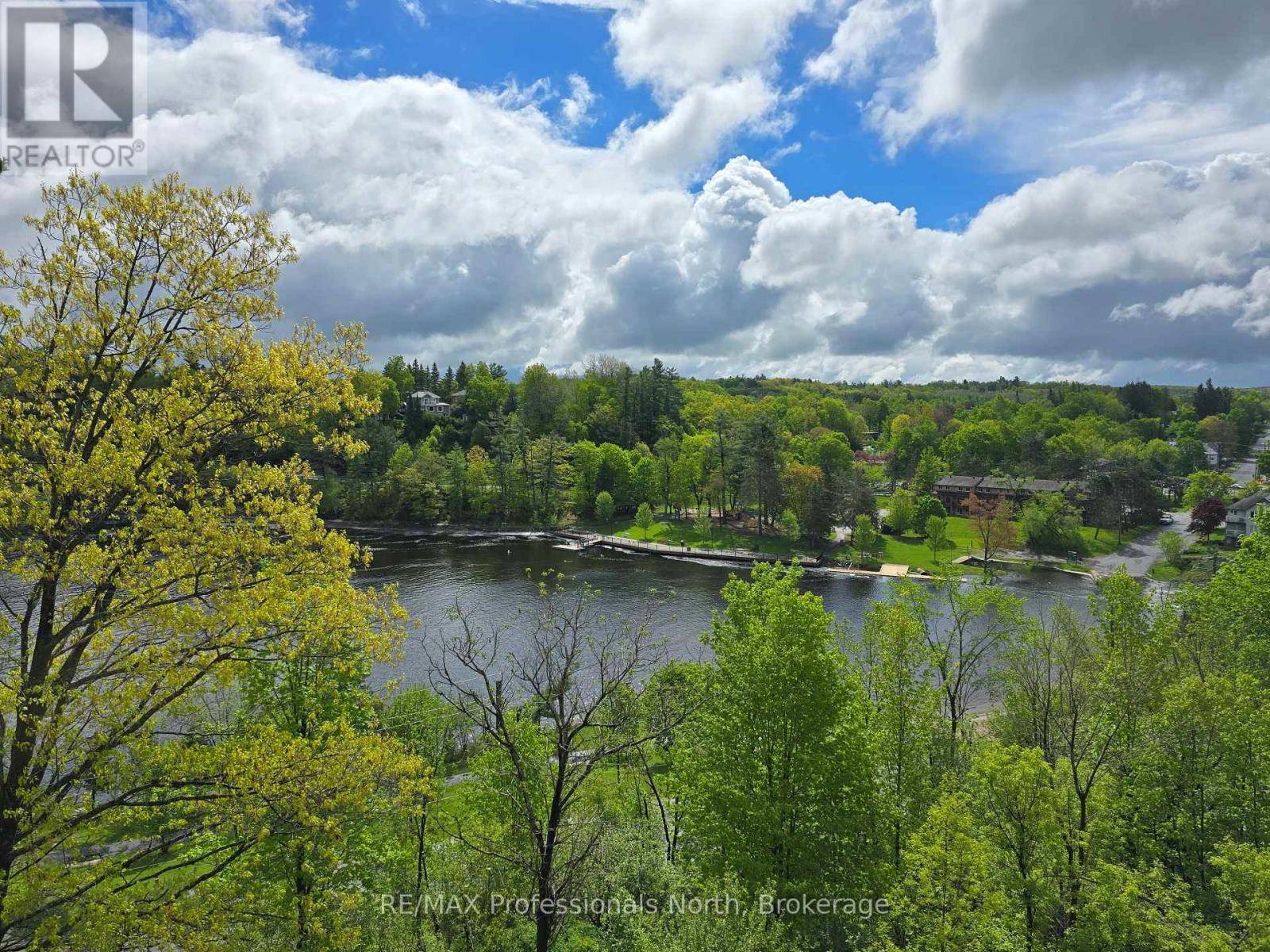 Bracebridge (macaulay), ON P1L0A4,10A Kimberley AVE #304