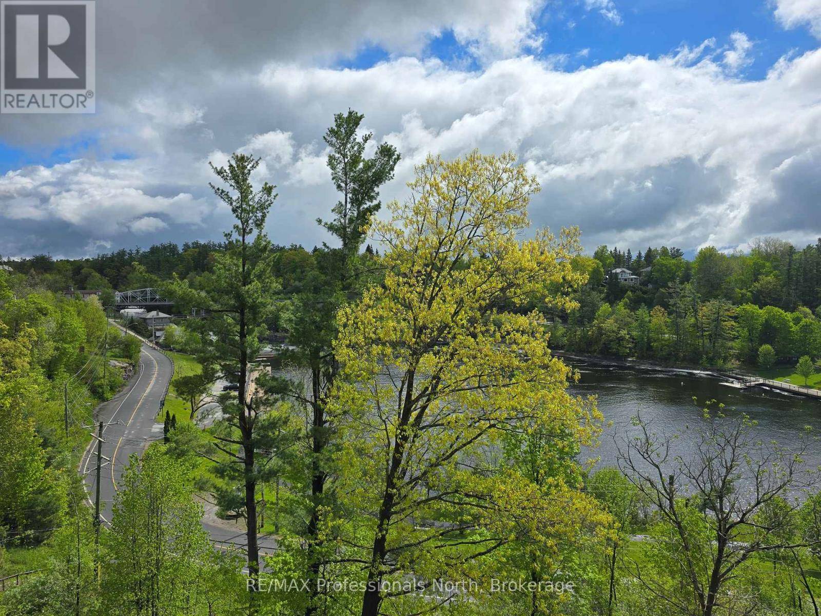 Bracebridge (macaulay), ON P1L0A4,10A Kimberley AVE #304
