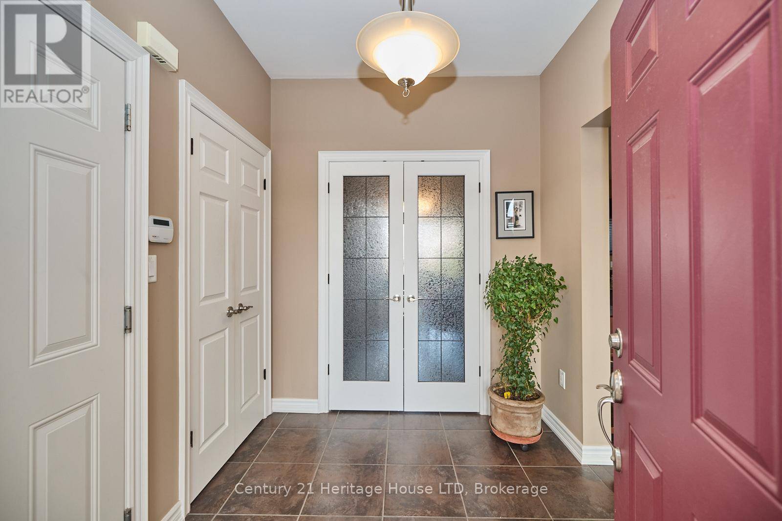 Niagara Falls (west Wood), ON L2H3M6,6405 GRAHAM STREET