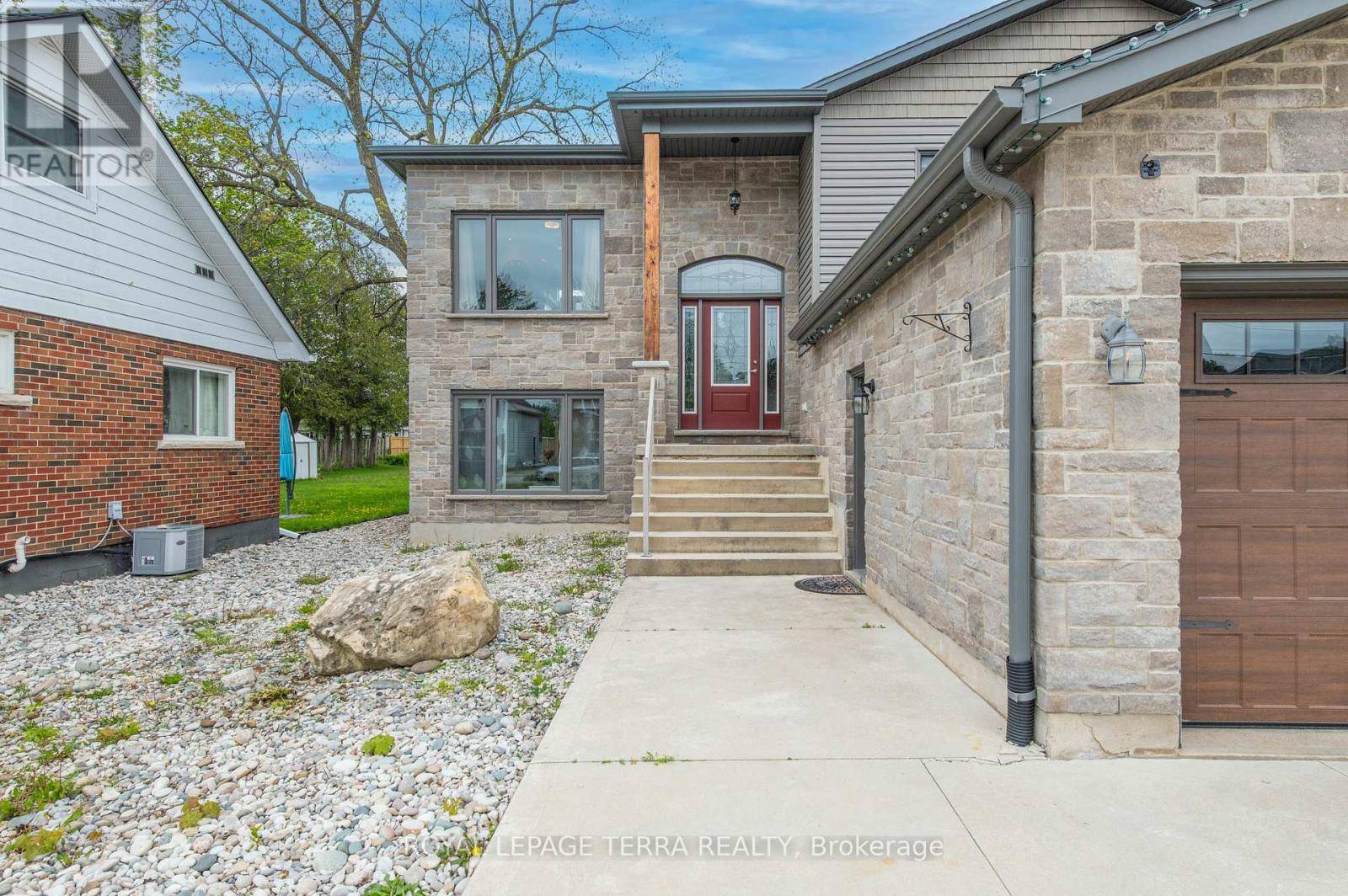 Owen Sound, ON N4K3B8,1631 8TH AVENUE E