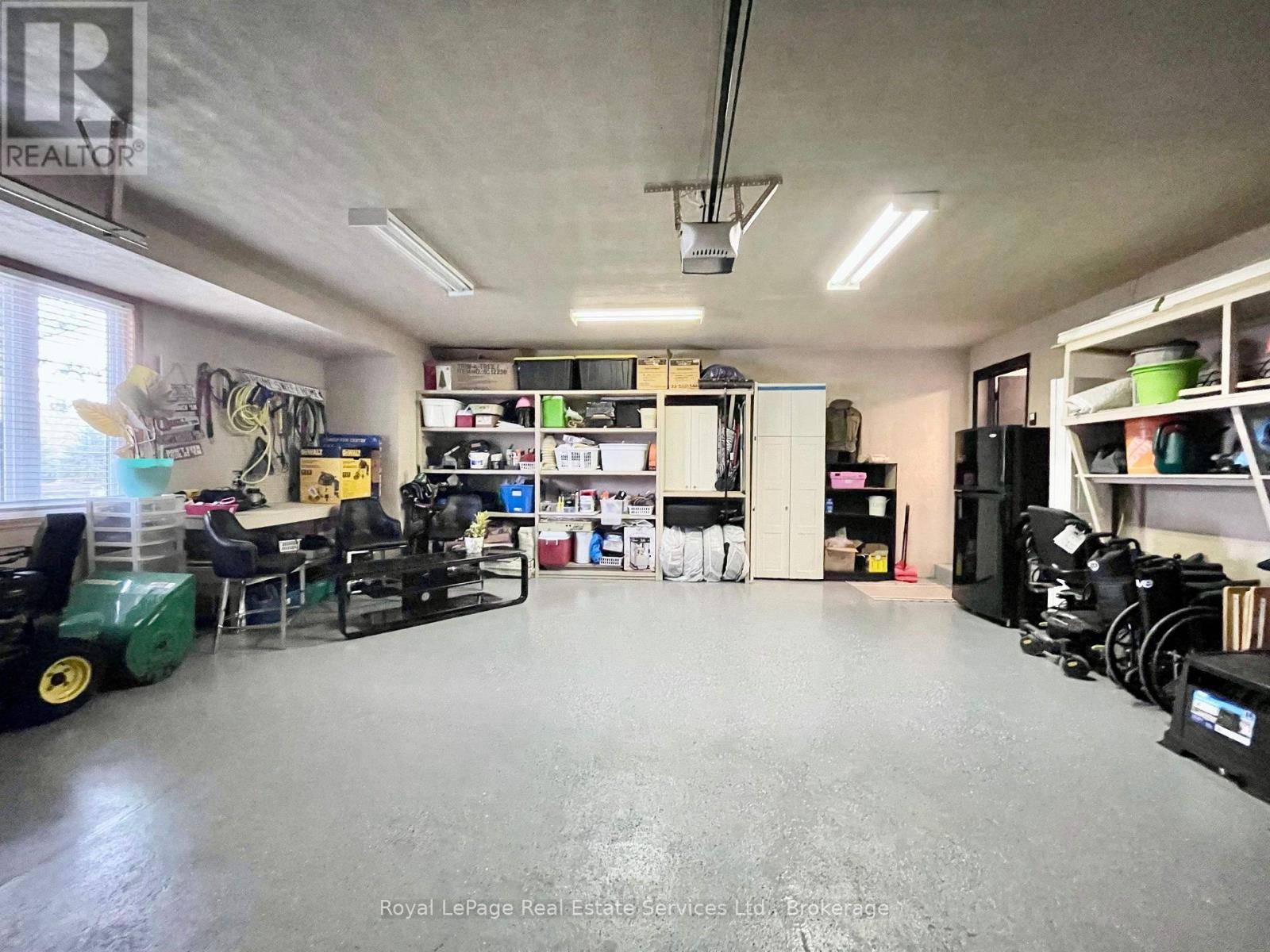 Hamilton (waterdown), ON L8N2Z7,184 DUNDAS STREET E