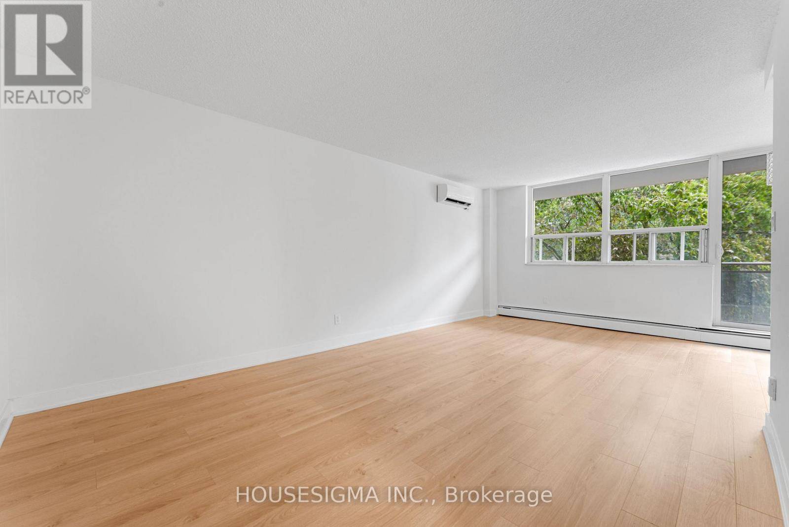 Niagara Falls (stamford), ON L2J3G5,6400 Huggins ST #305